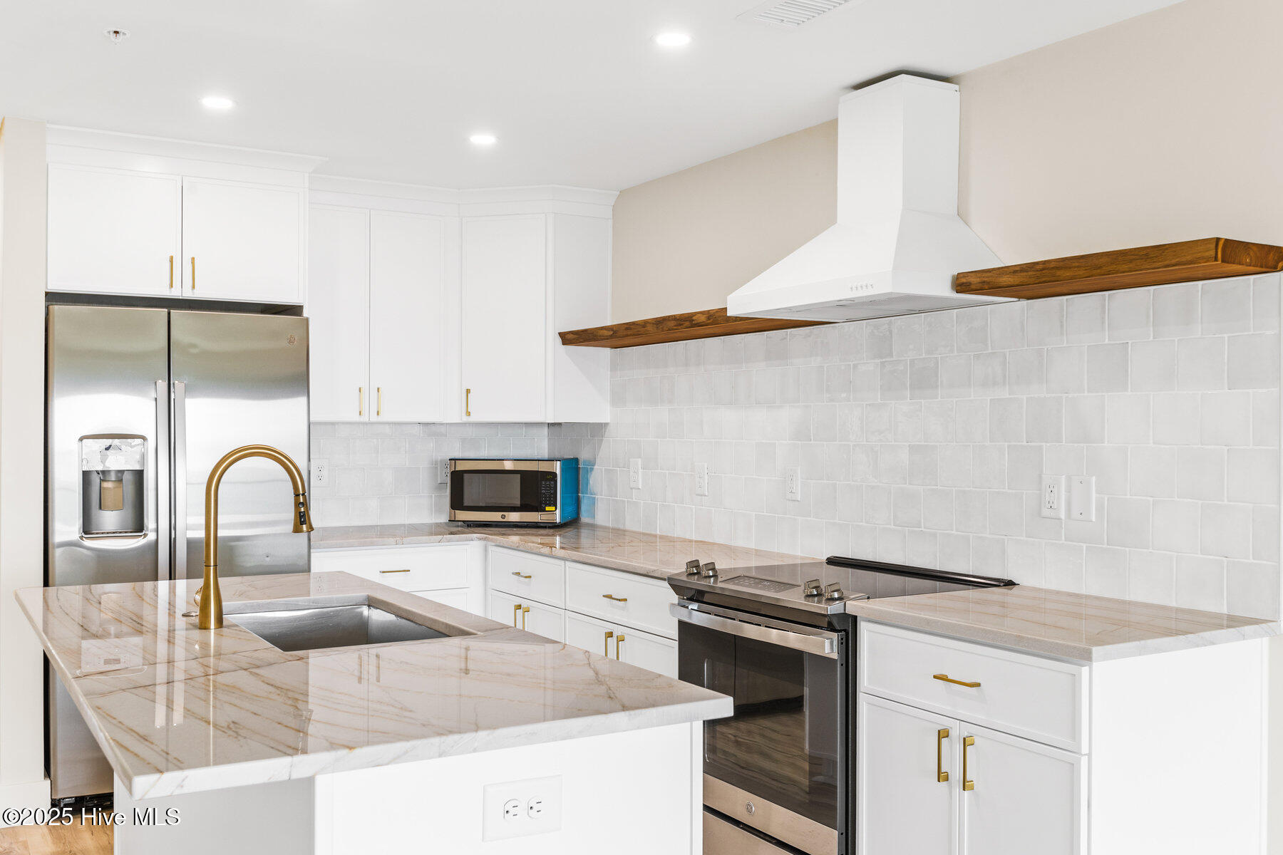 1800 Canal Drive, 101