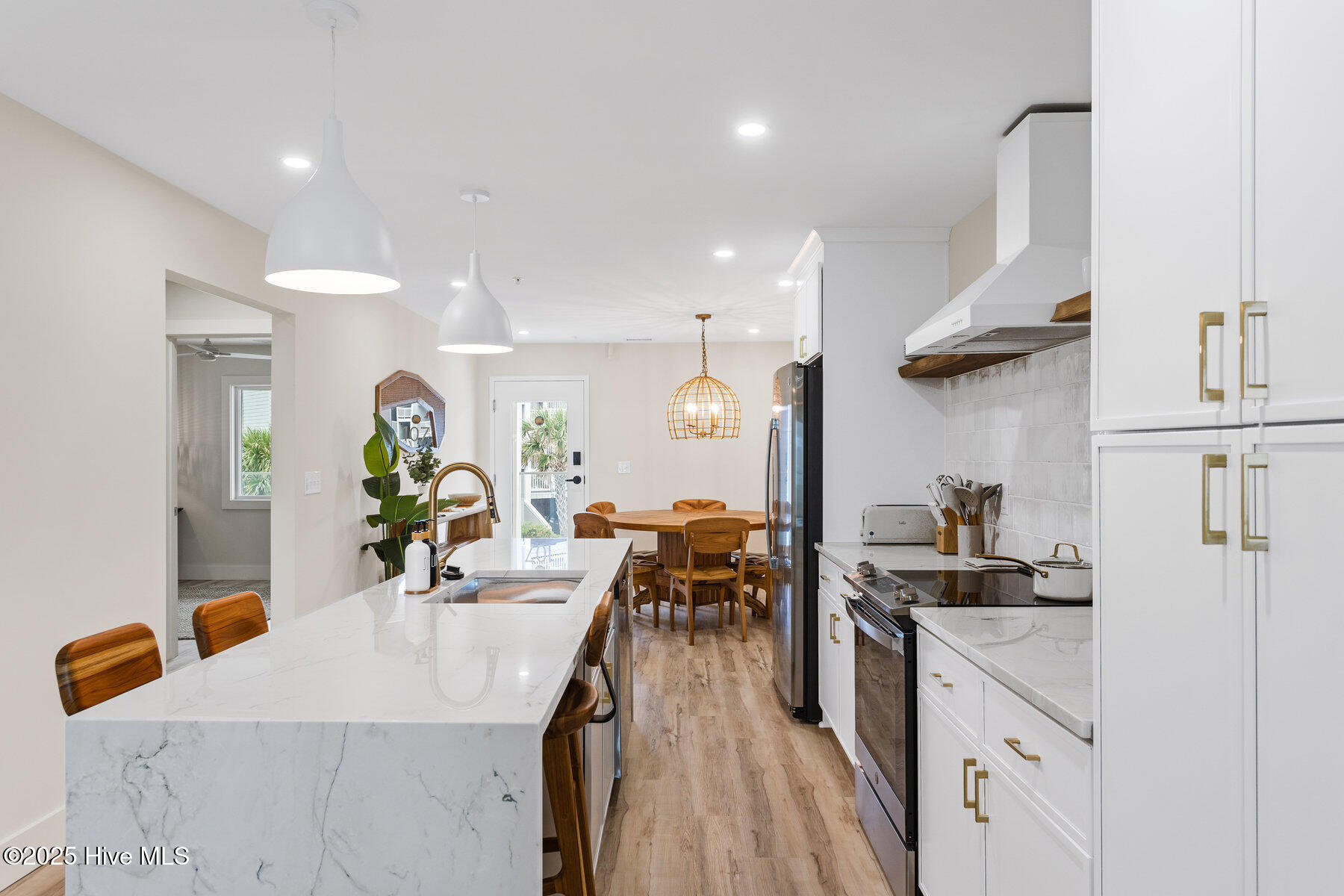 1800 Canal Drive, 107