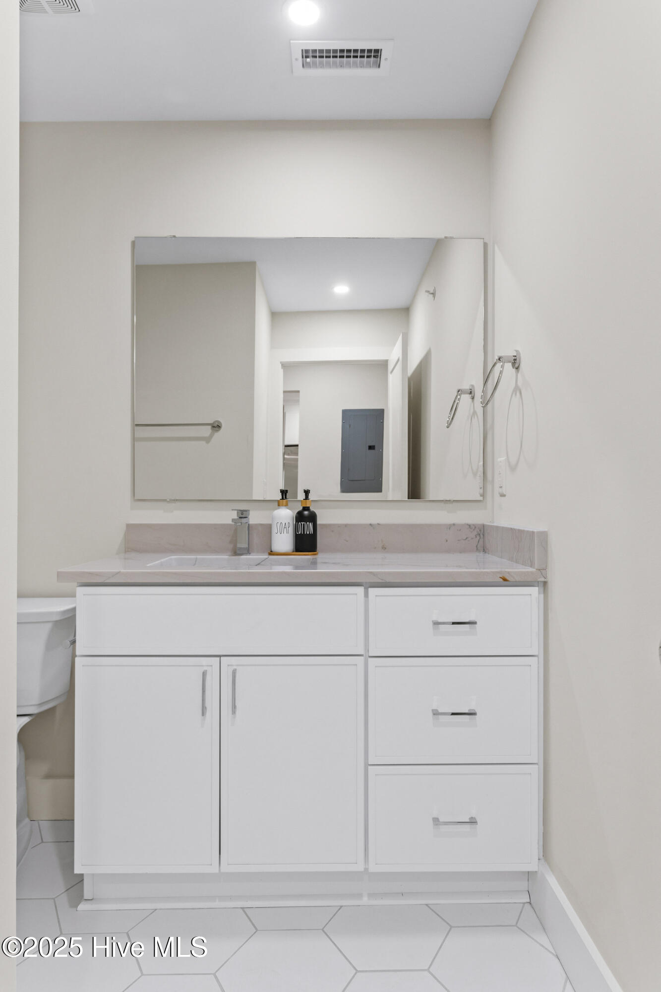 1800 Canal Drive, 107