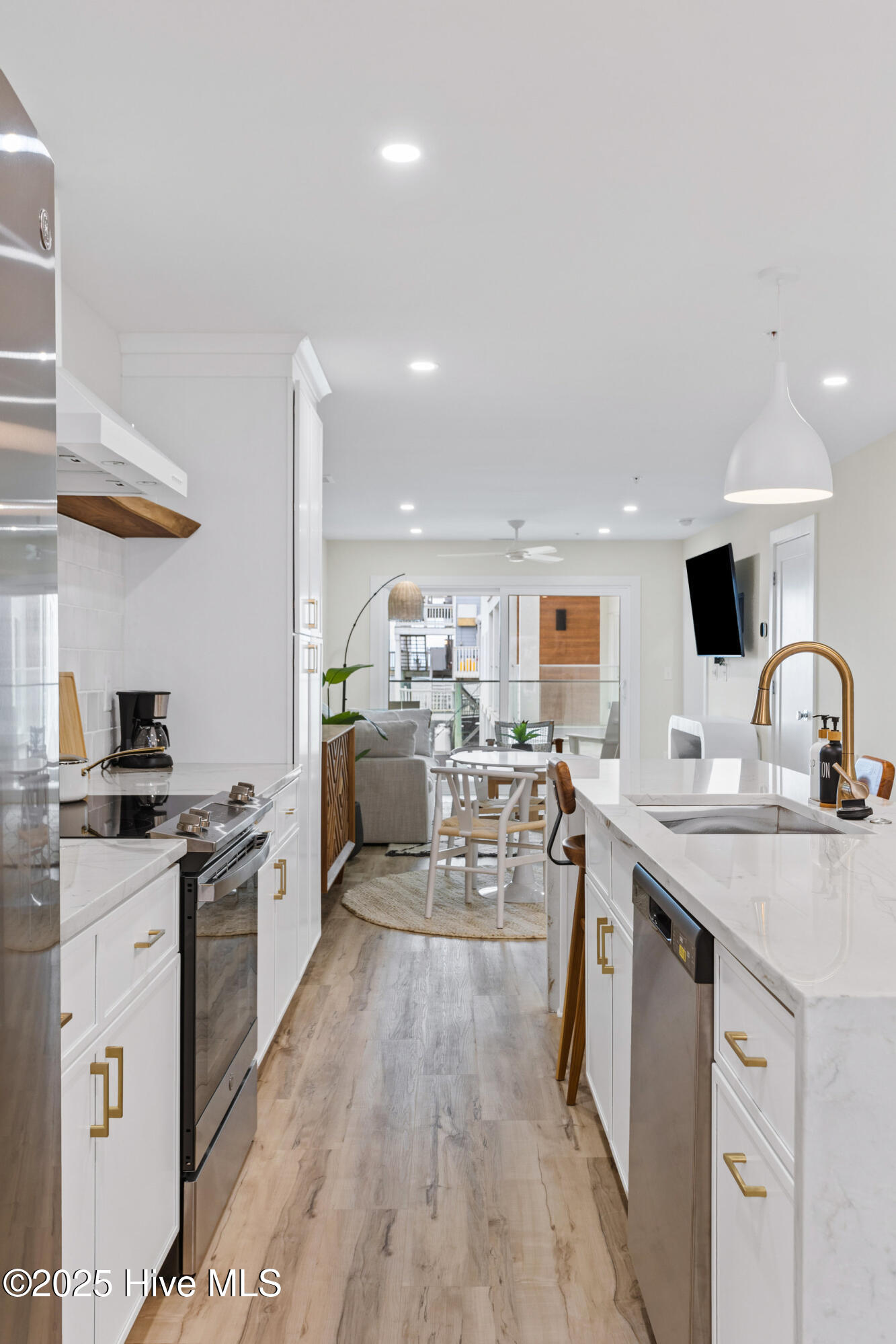 1800 Canal Drive, 107