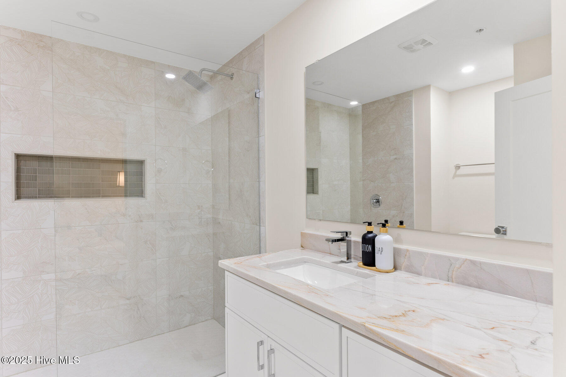 1800 Canal Drive, 303