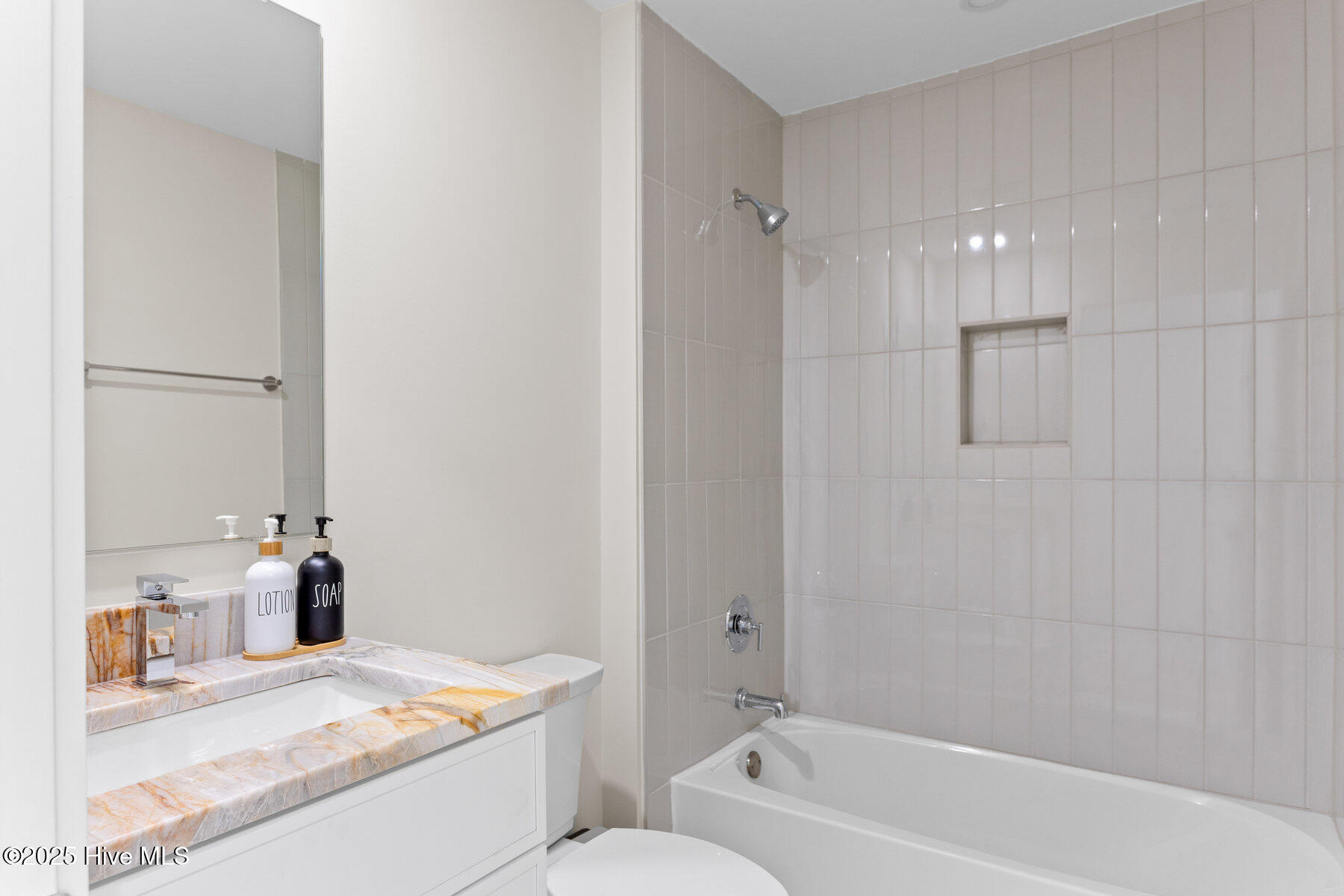 1800 Canal Drive, 303