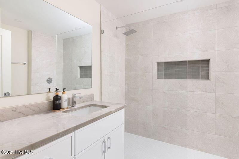 1800 Canal Drive, 311