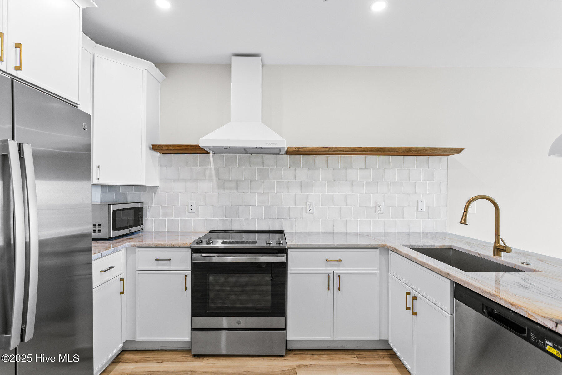 1800 Canal Drive, 109