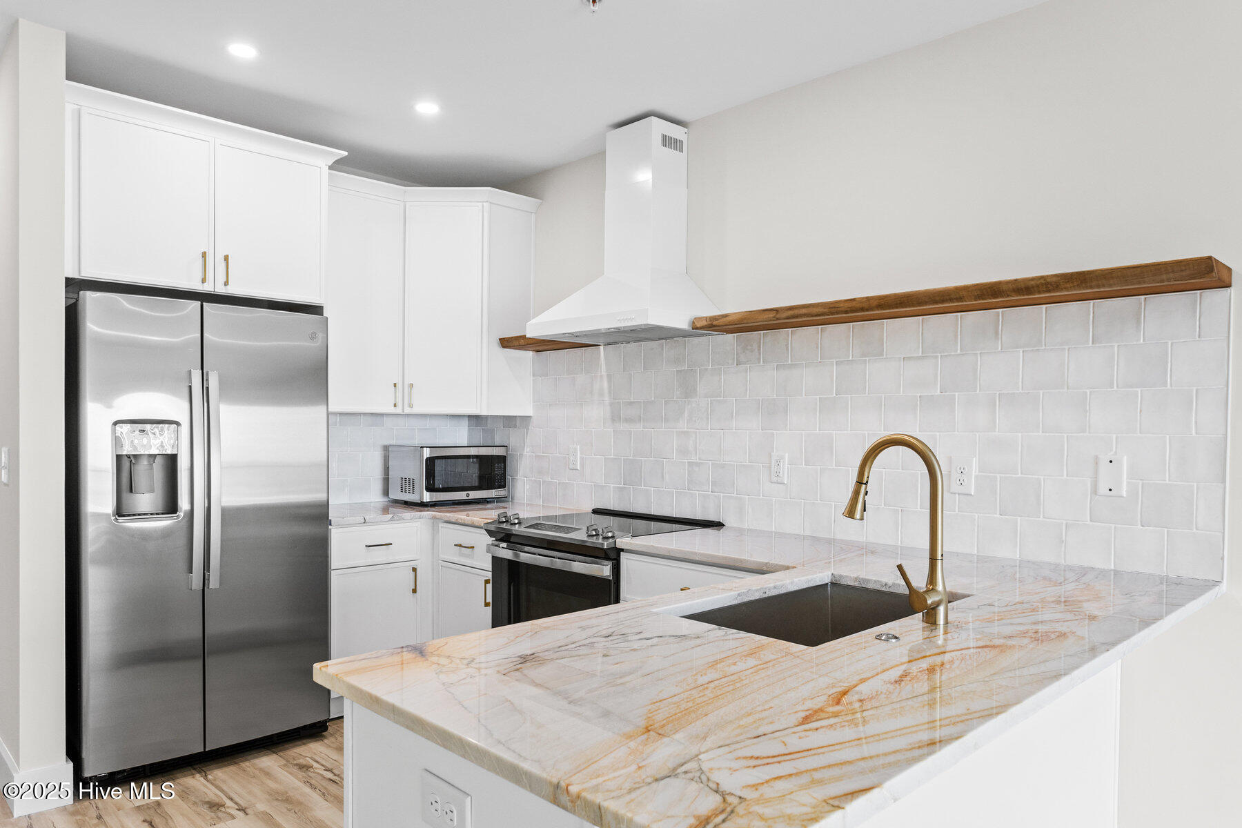 1800 Canal Drive, 109