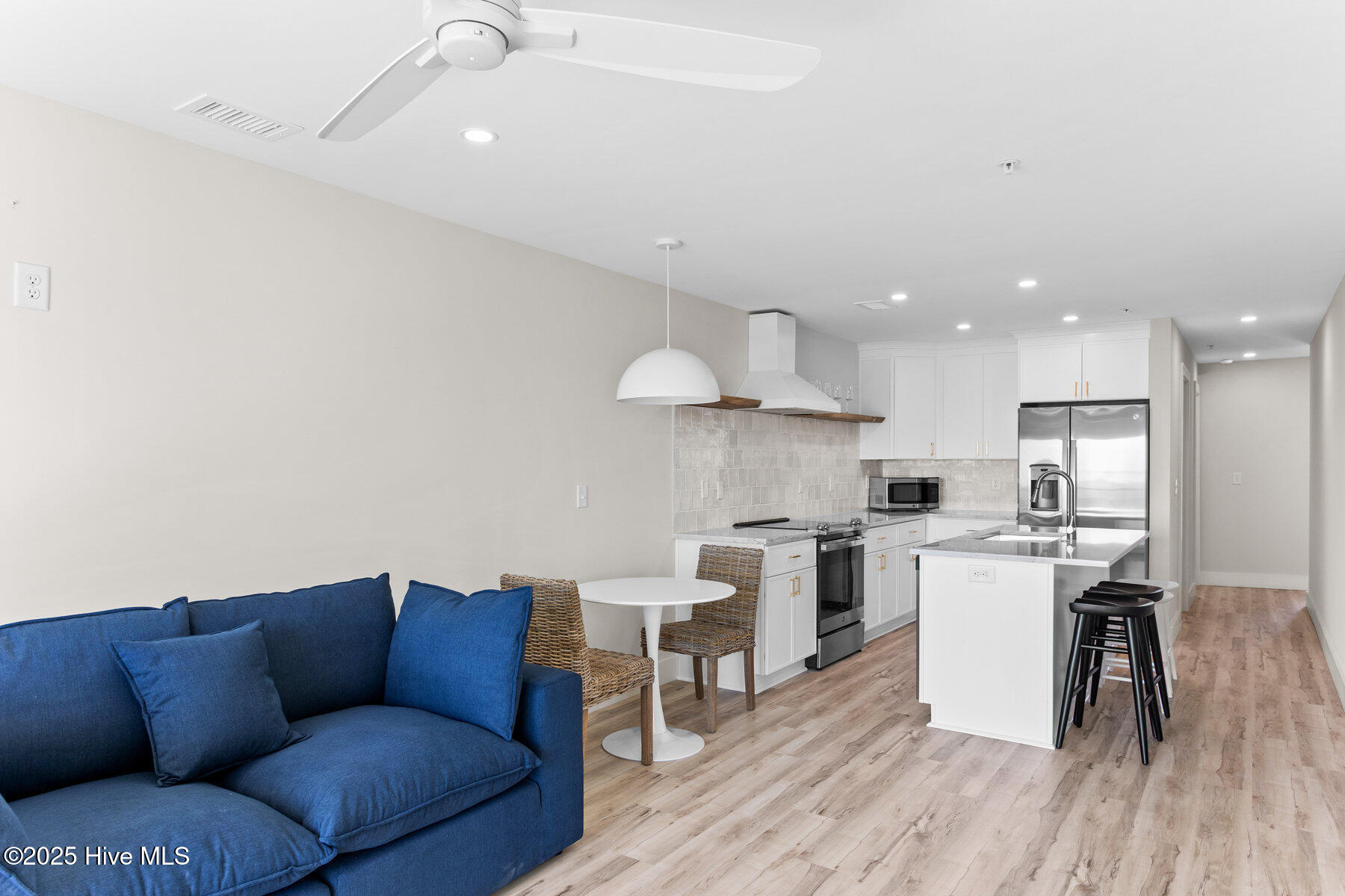 1800 Canal Drive, 206