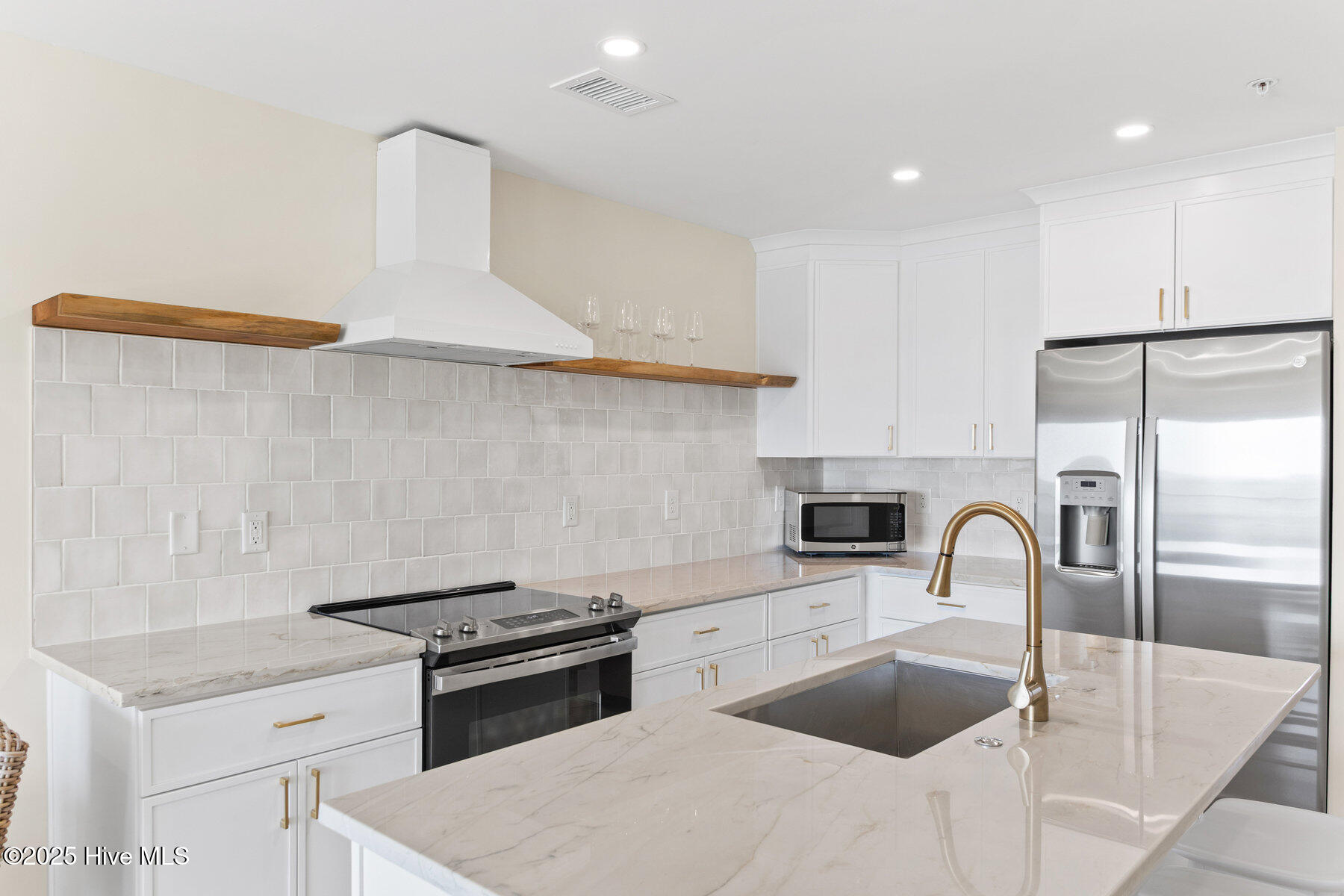 1800 Canal Drive, 206