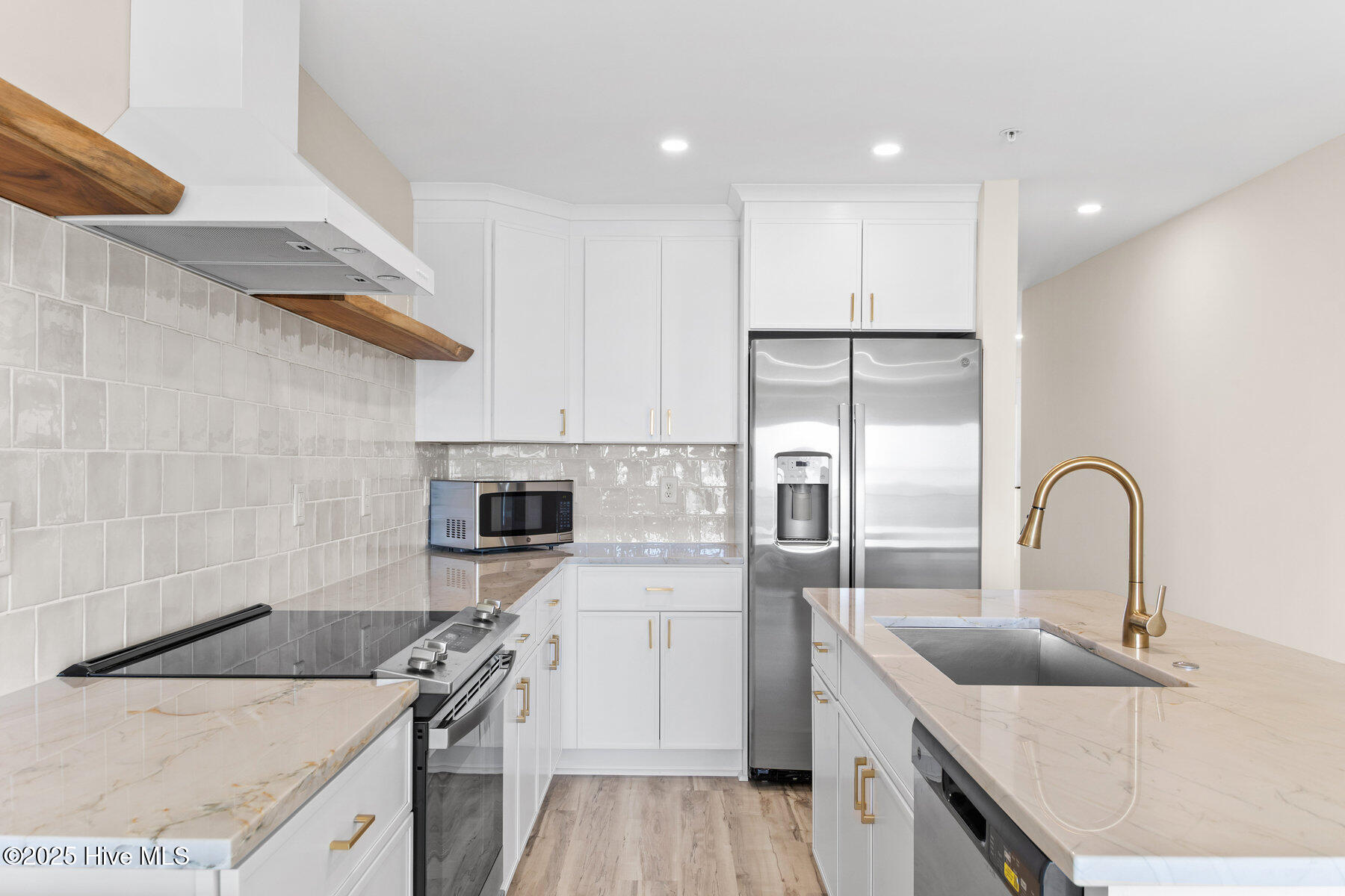 1800 Canal Drive, 206