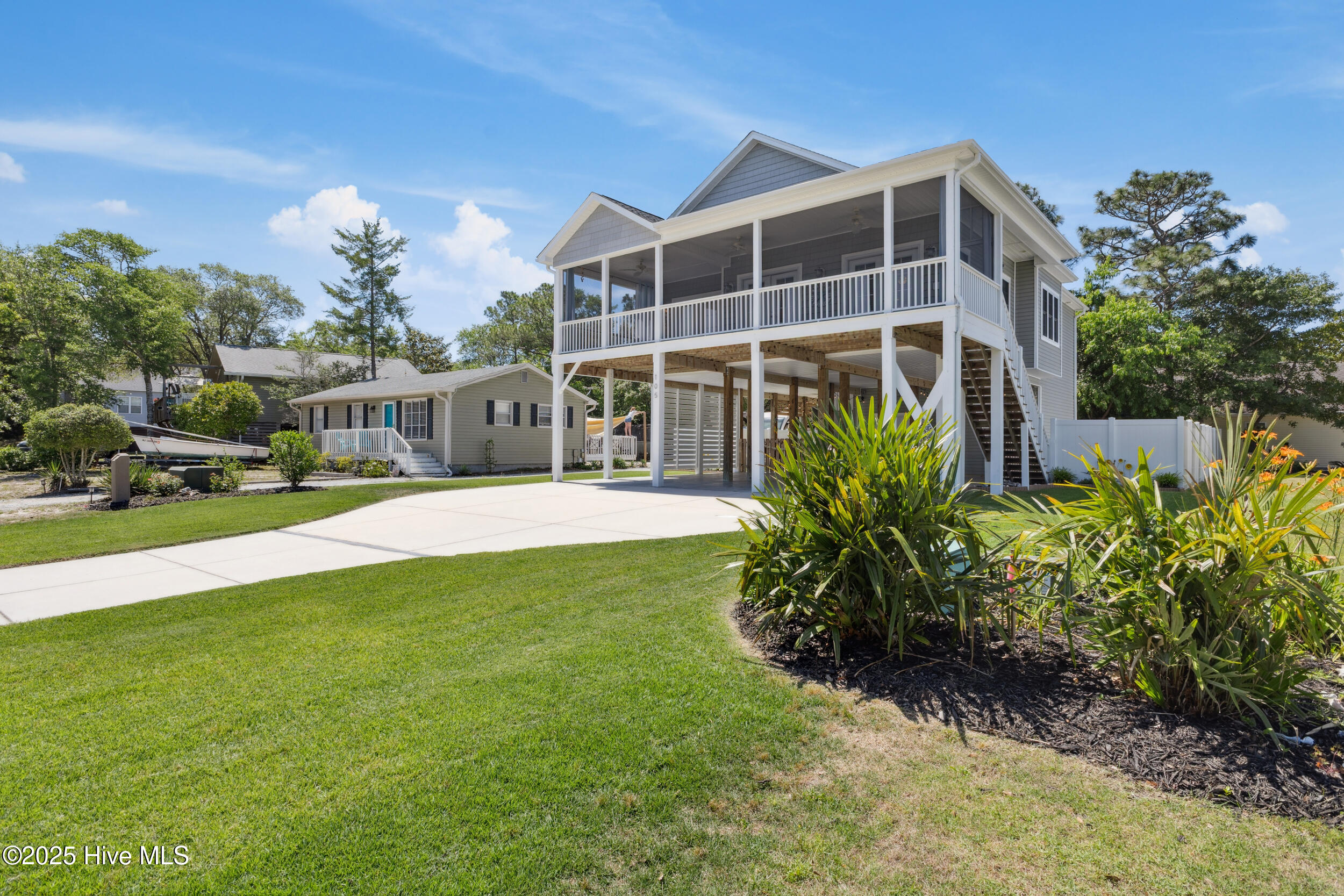 105 W Yacht Drive