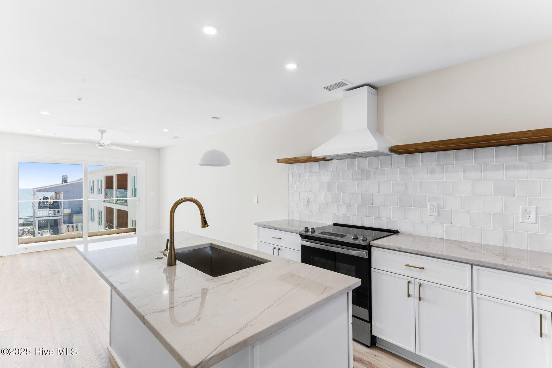 1800 Canal Drive, 306