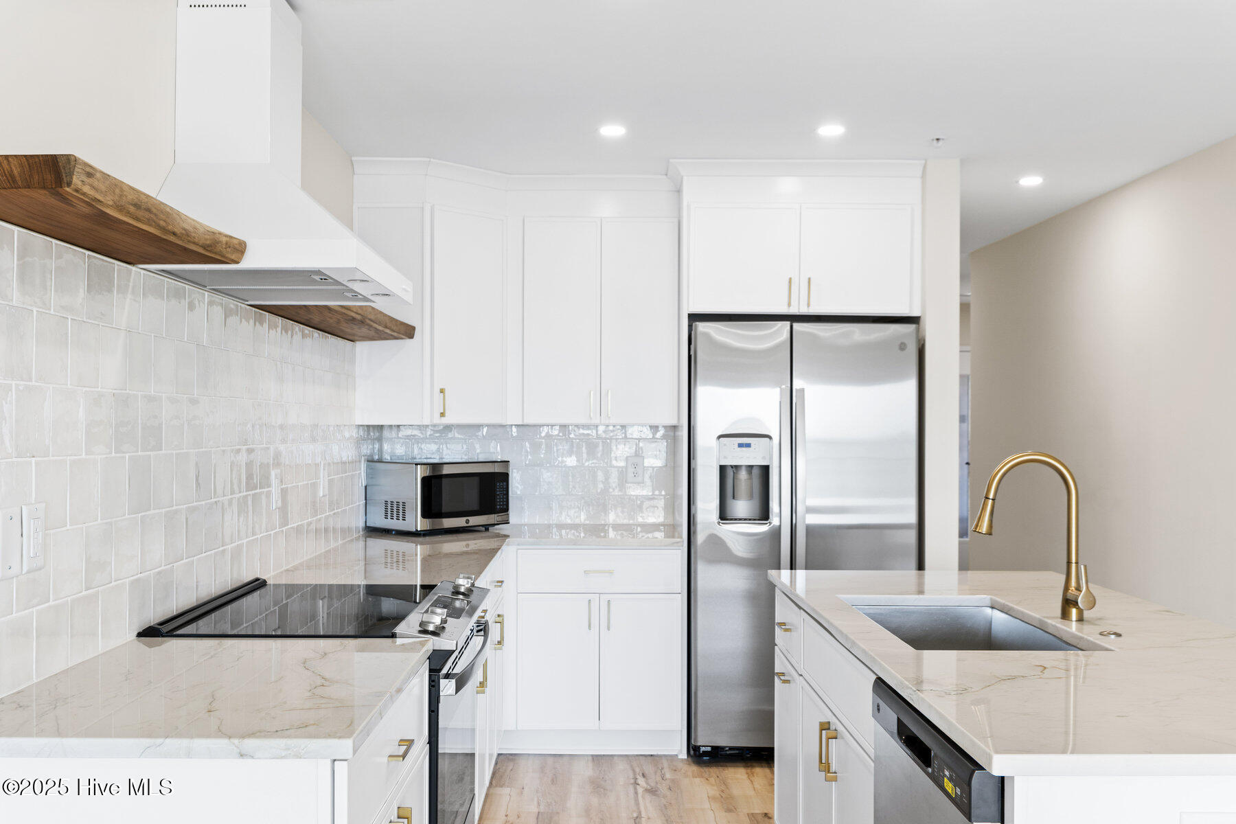 1800 Canal Drive, 306