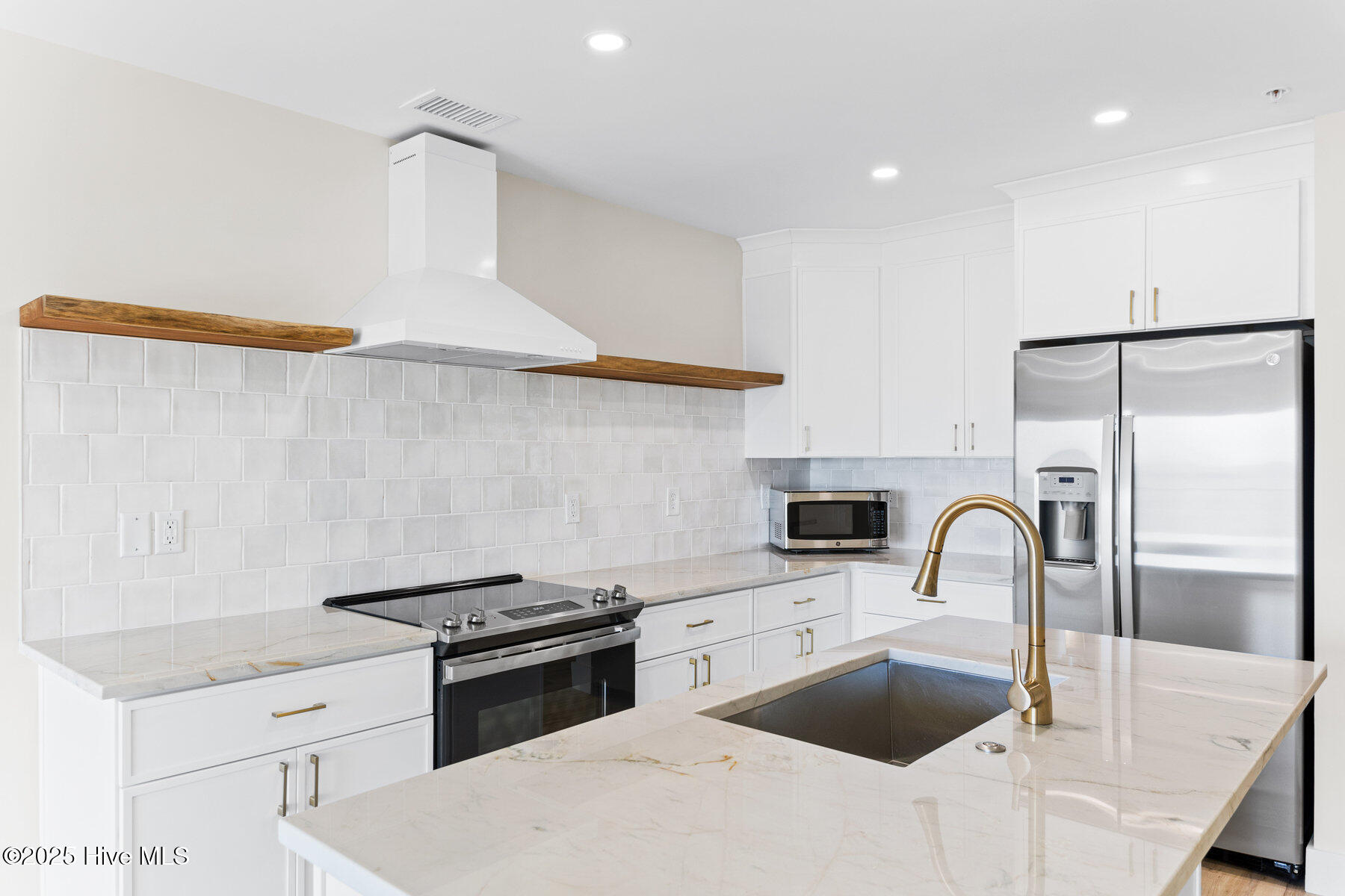 1800 Canal Drive, 306