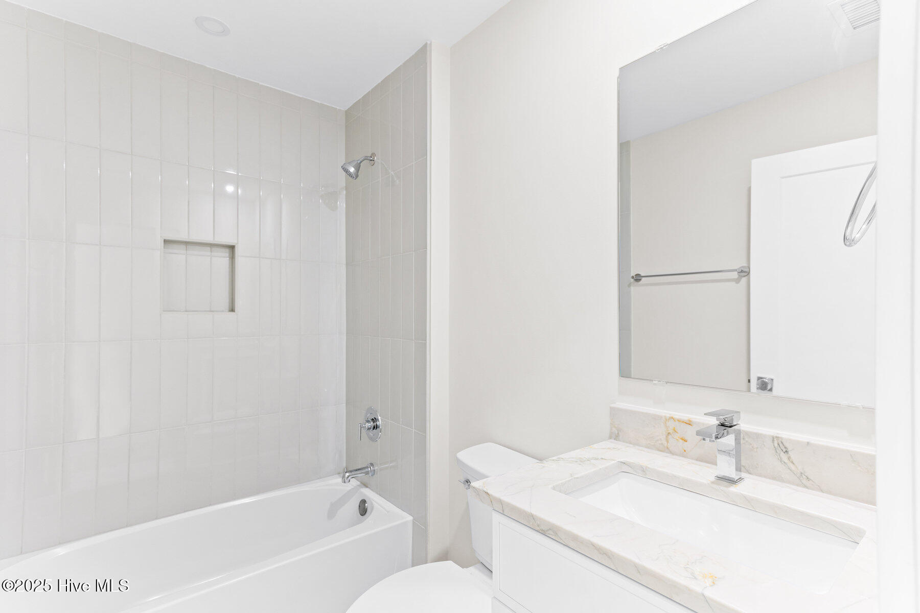 1800 Canal Drive, 306