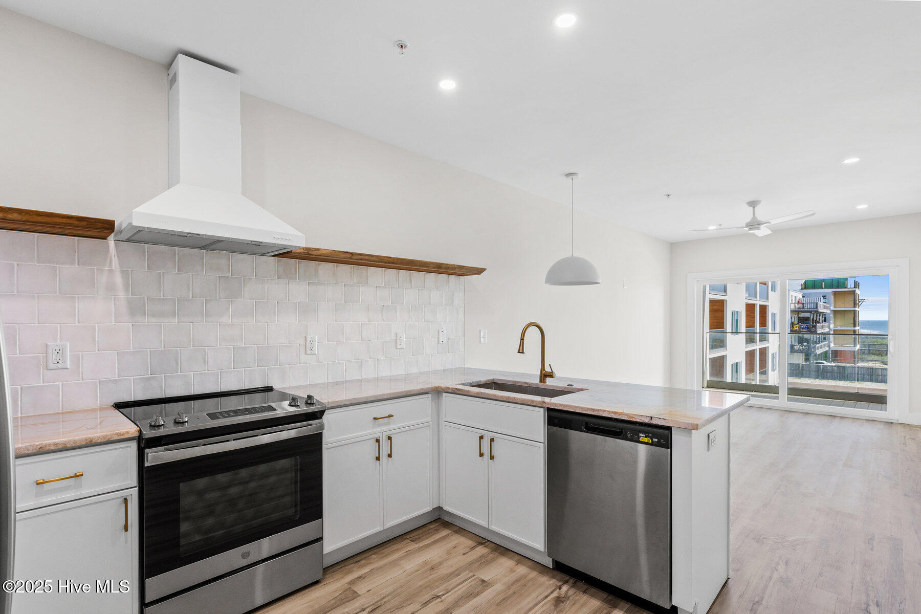 1800 Canal Drive, 209