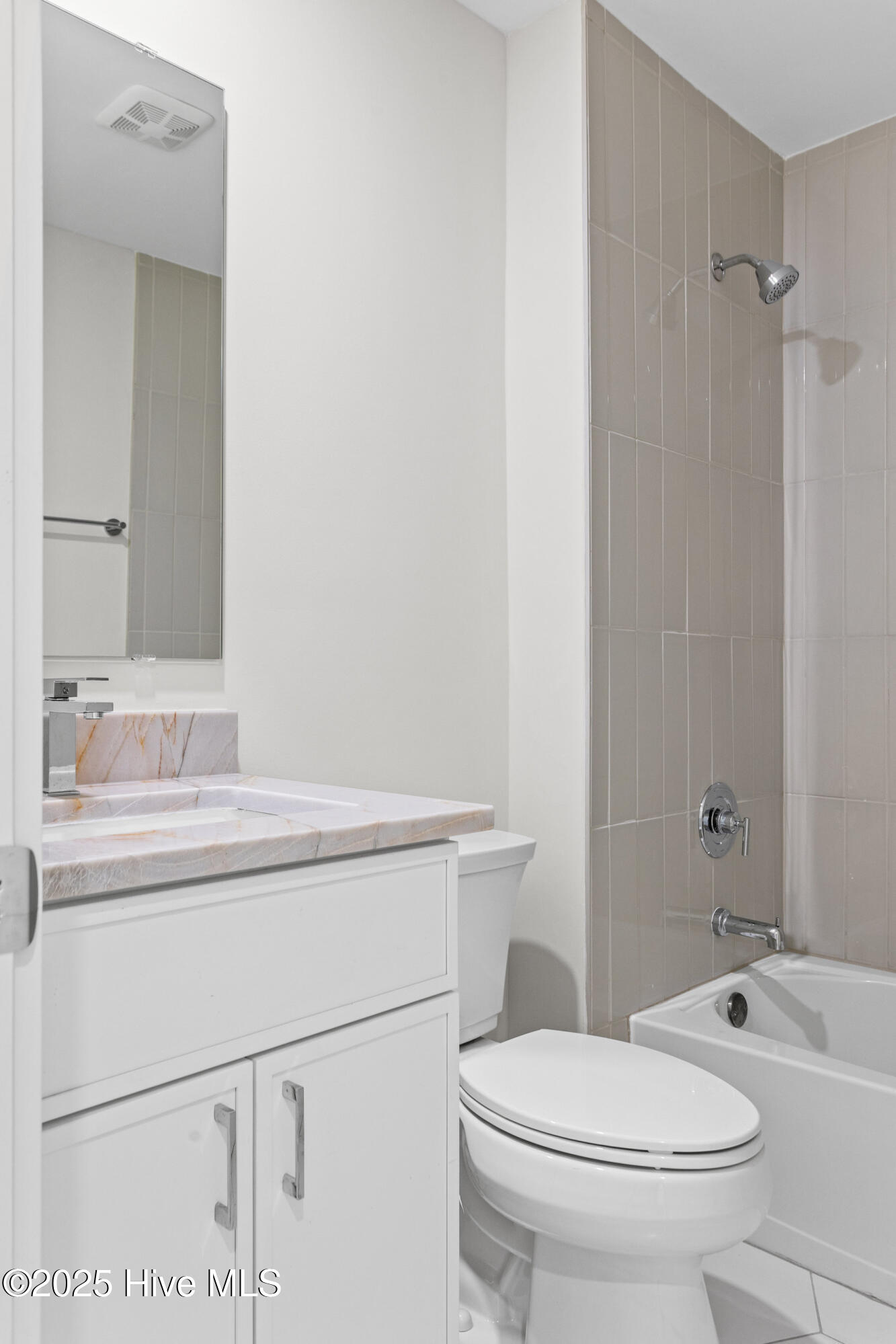 1800 Canal Drive, 209