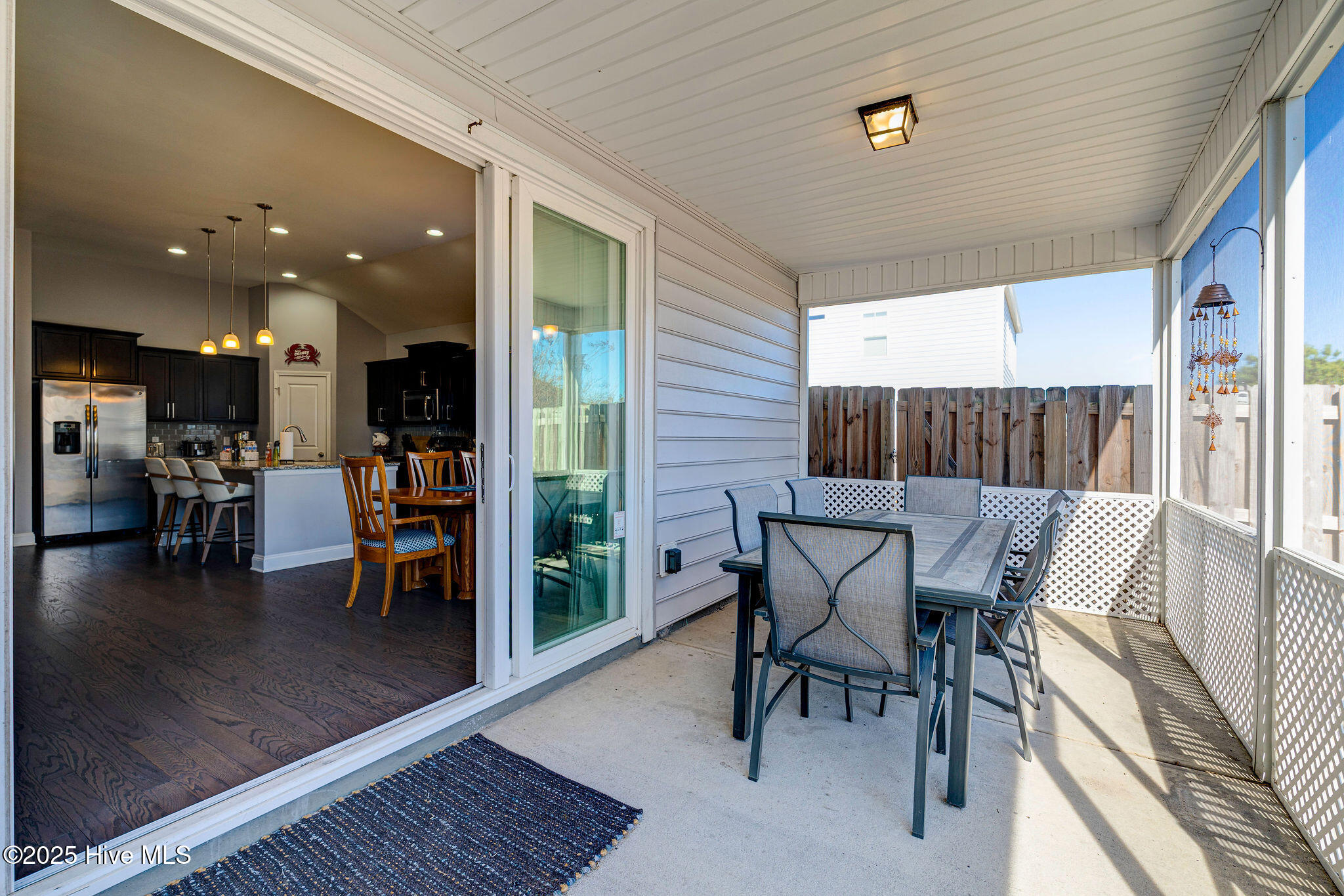 576 Steele Loop