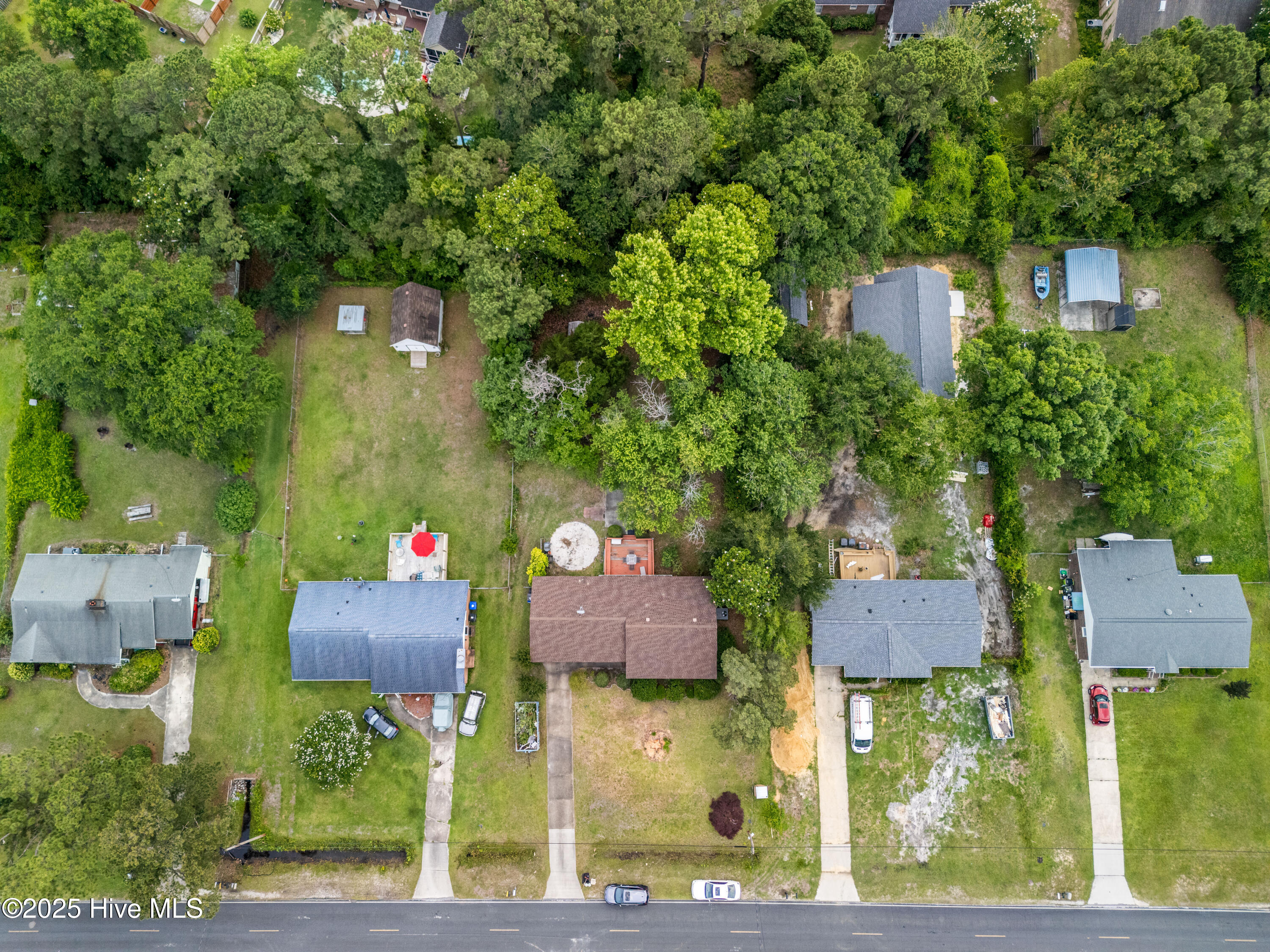 525 Mohican Trail