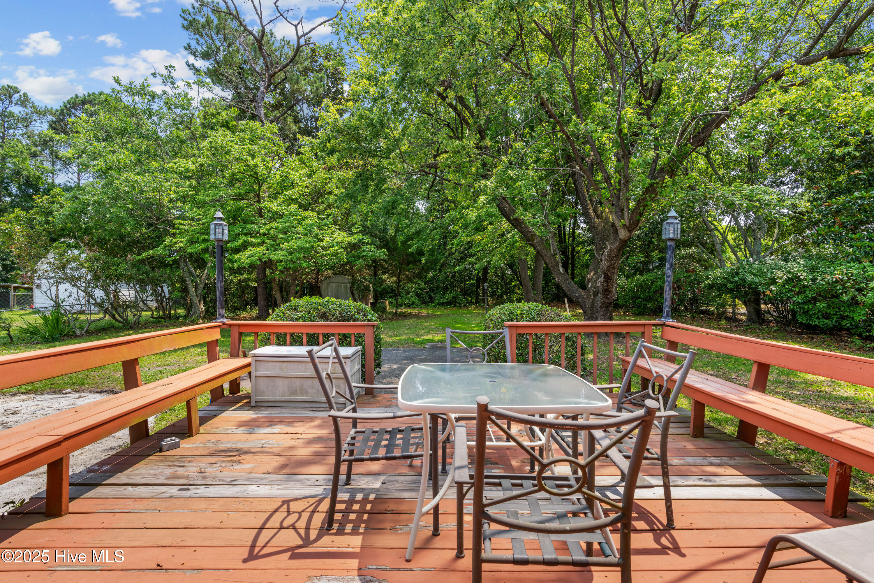 525 Mohican Trail