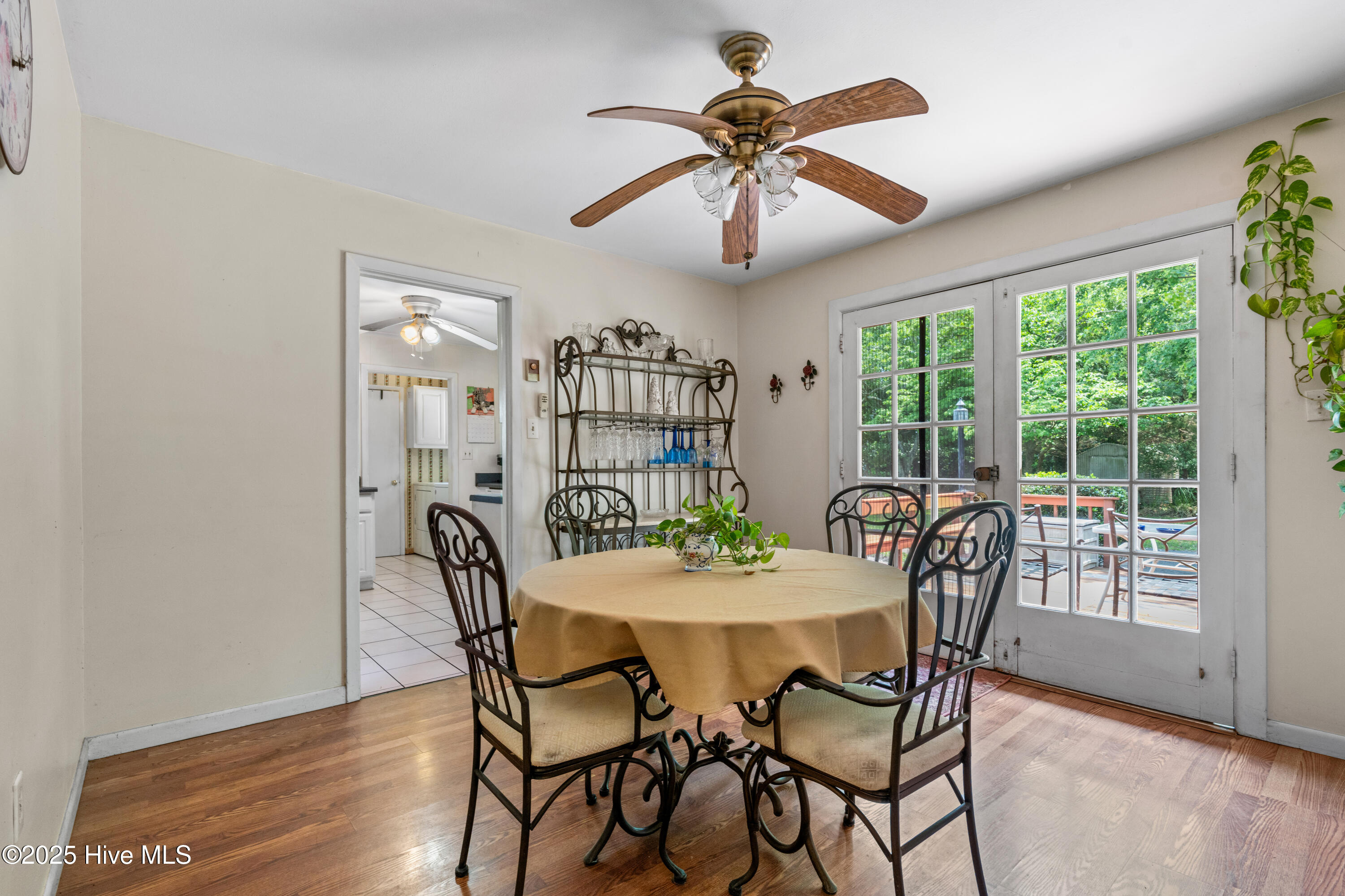 525 Mohican Trail