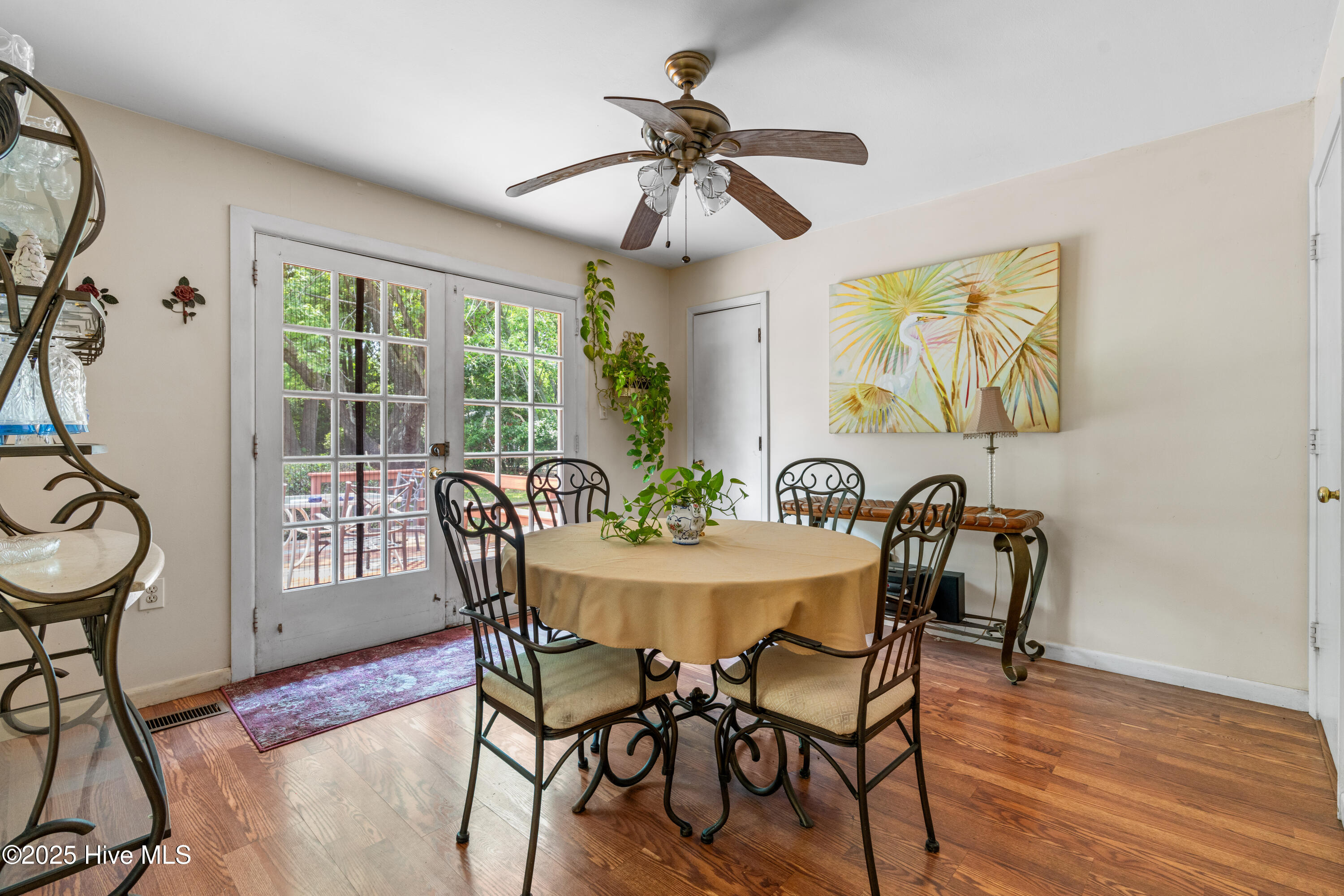 525 Mohican Trail