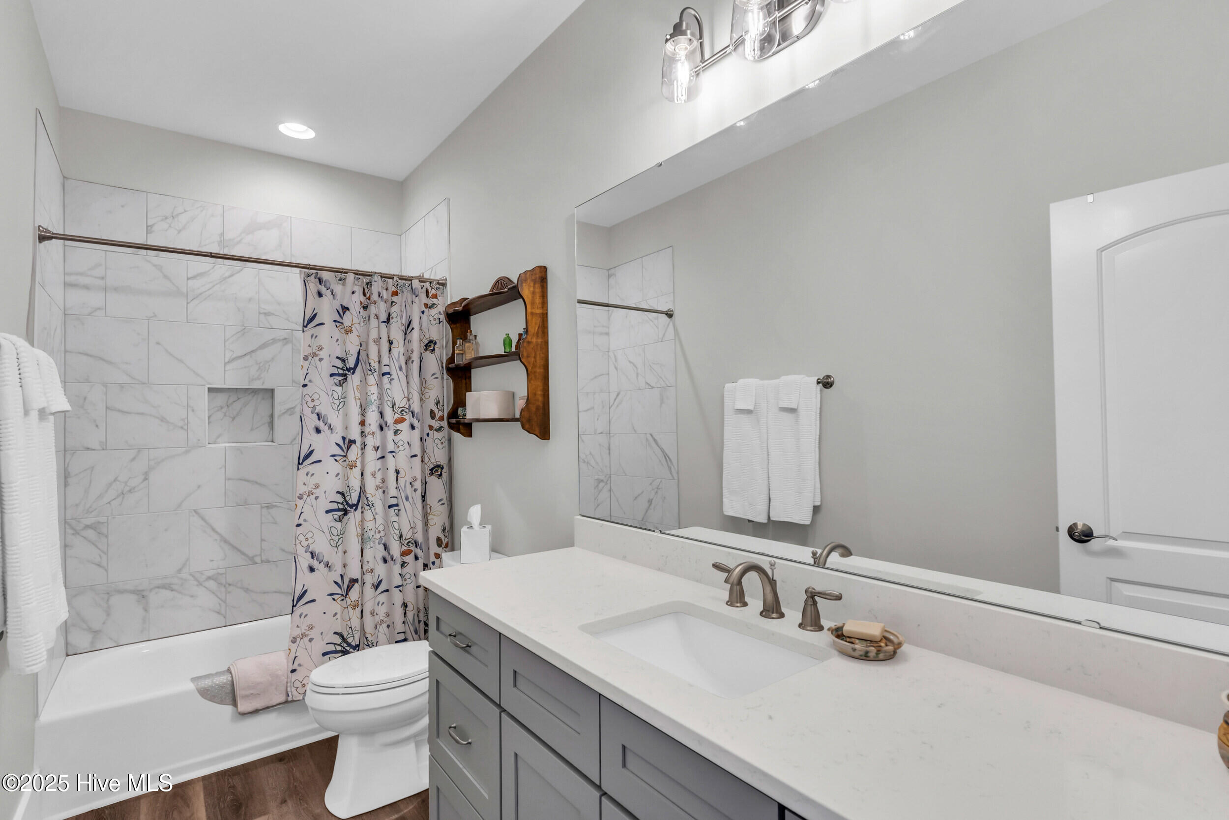 9722 Salty Apple Circle NE