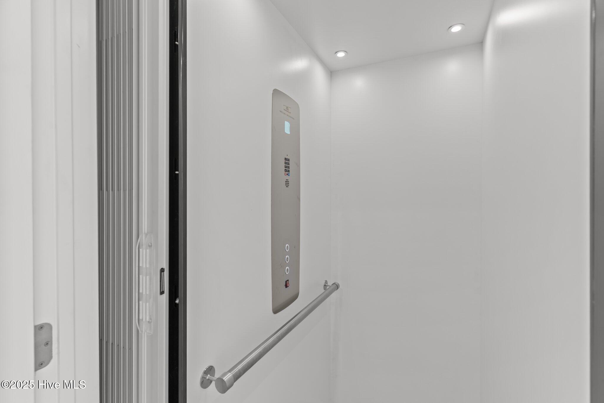 207 Spartanburg Avenue, 2