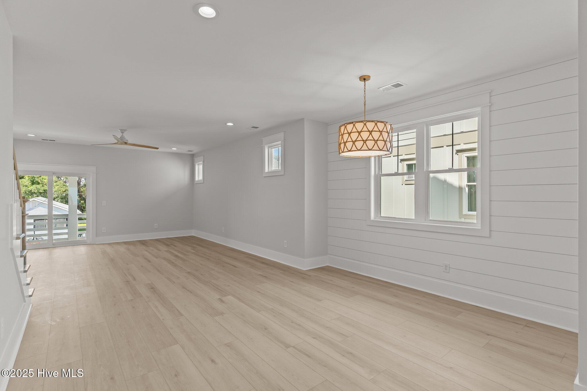 207 Spartanburg Avenue, 1