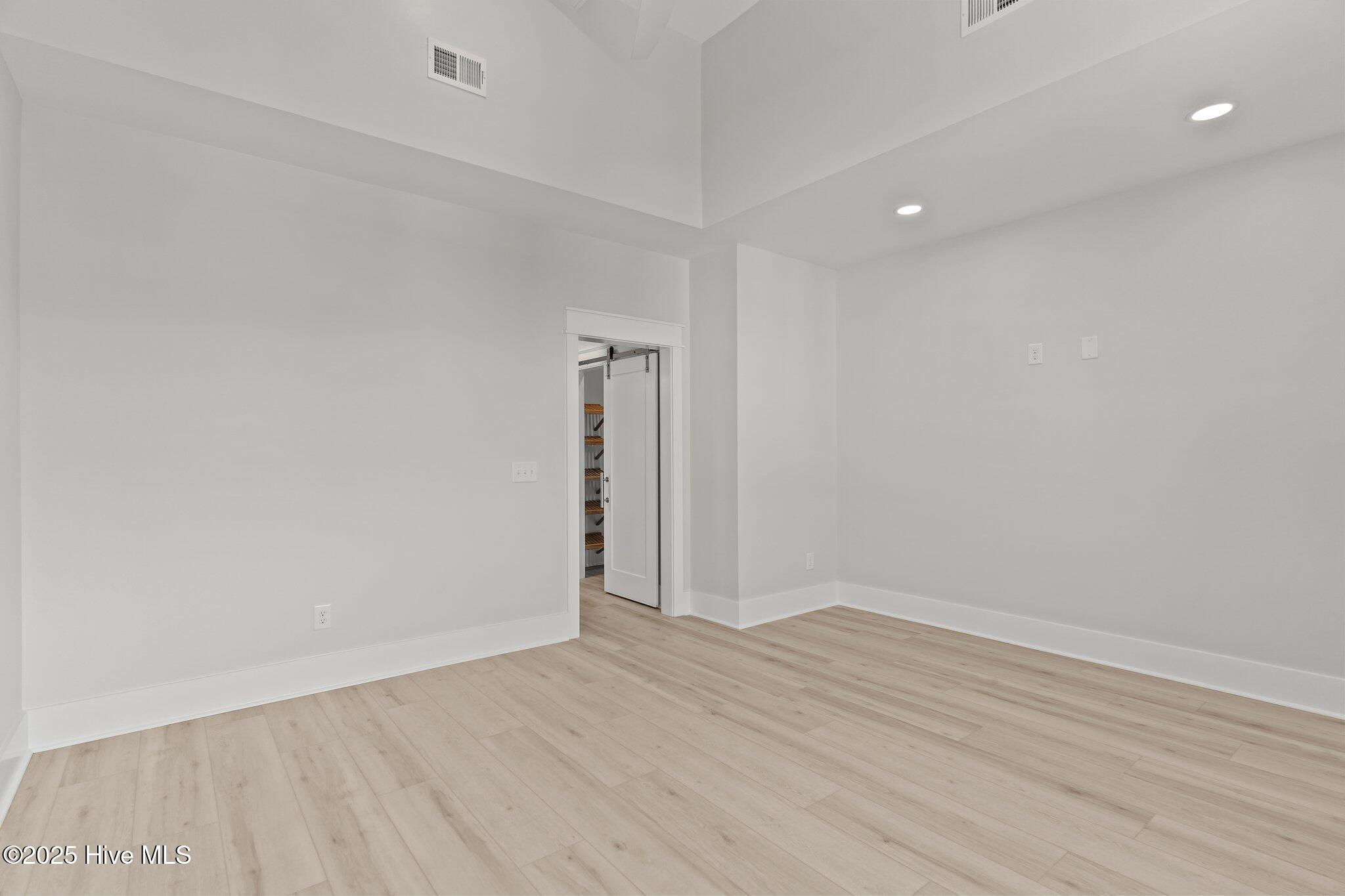 207 Spartanburg Avenue, 1