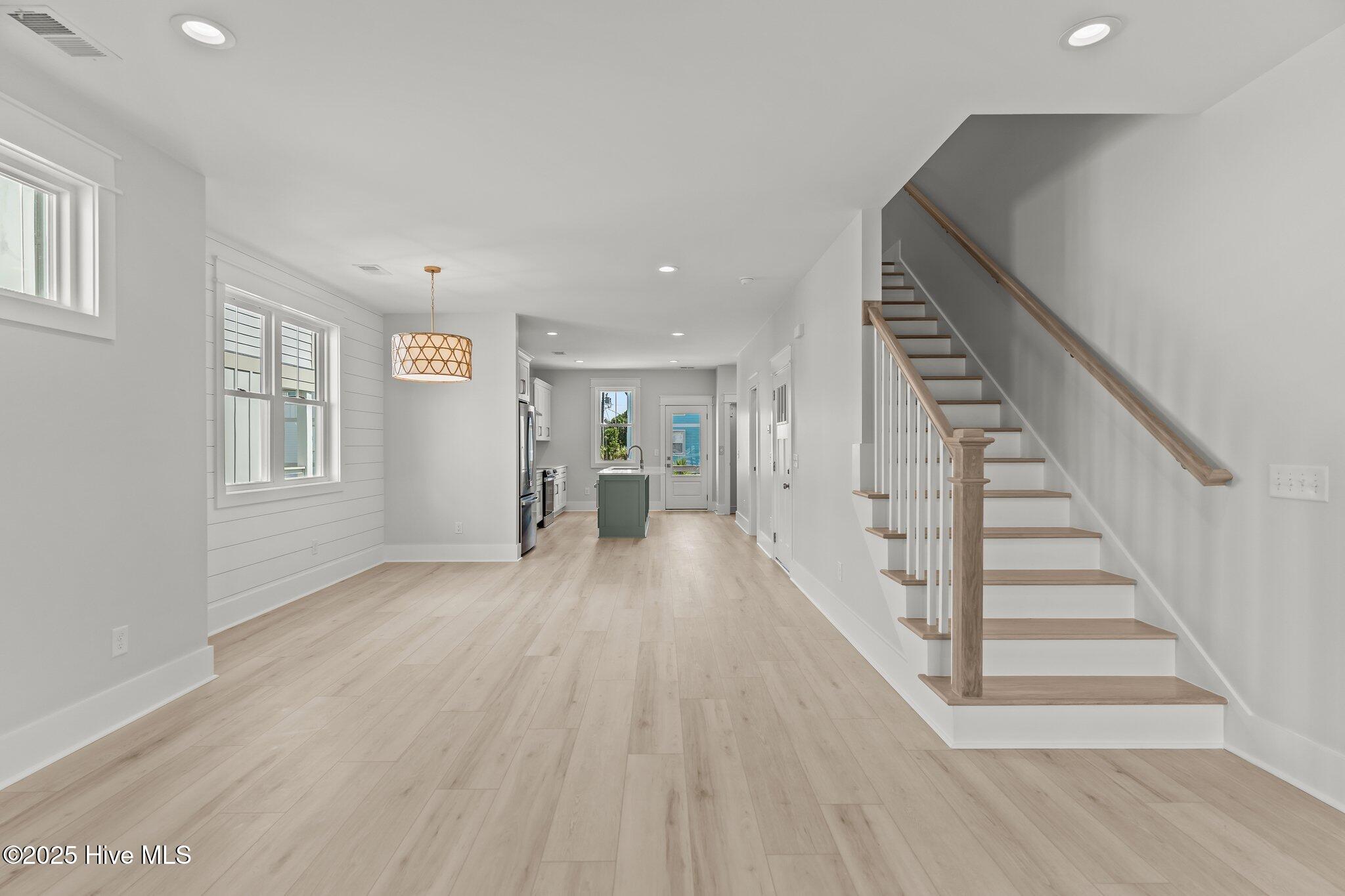 207 Spartanburg Avenue, 1