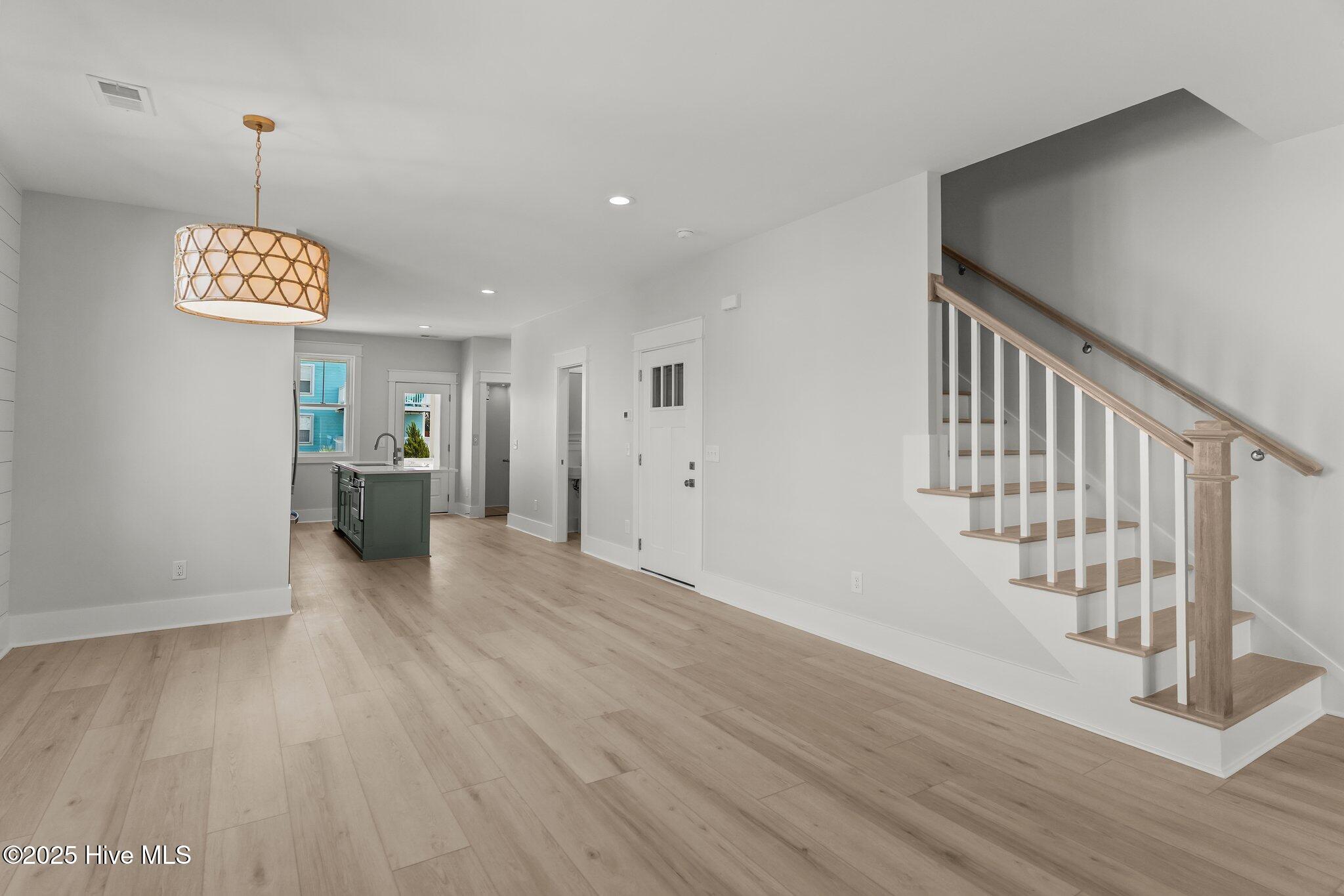 207 Spartanburg Avenue, 1