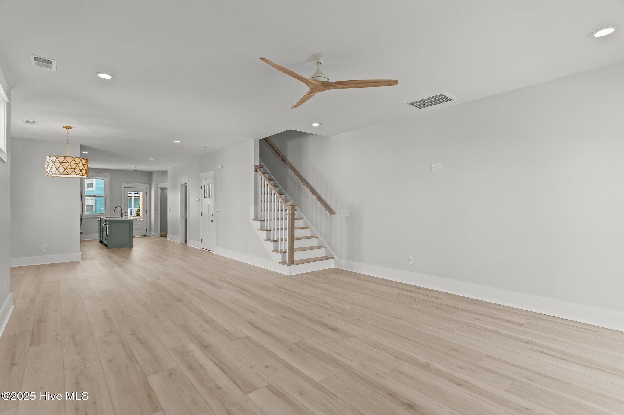 207 Spartanburg Avenue, 1