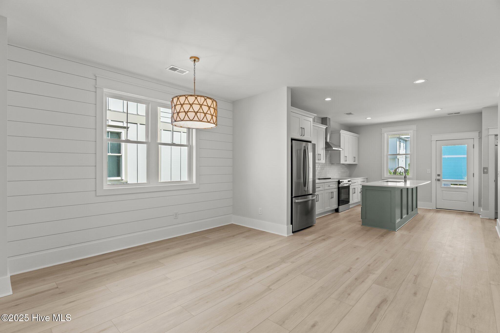 207 Spartanburg Avenue, 1