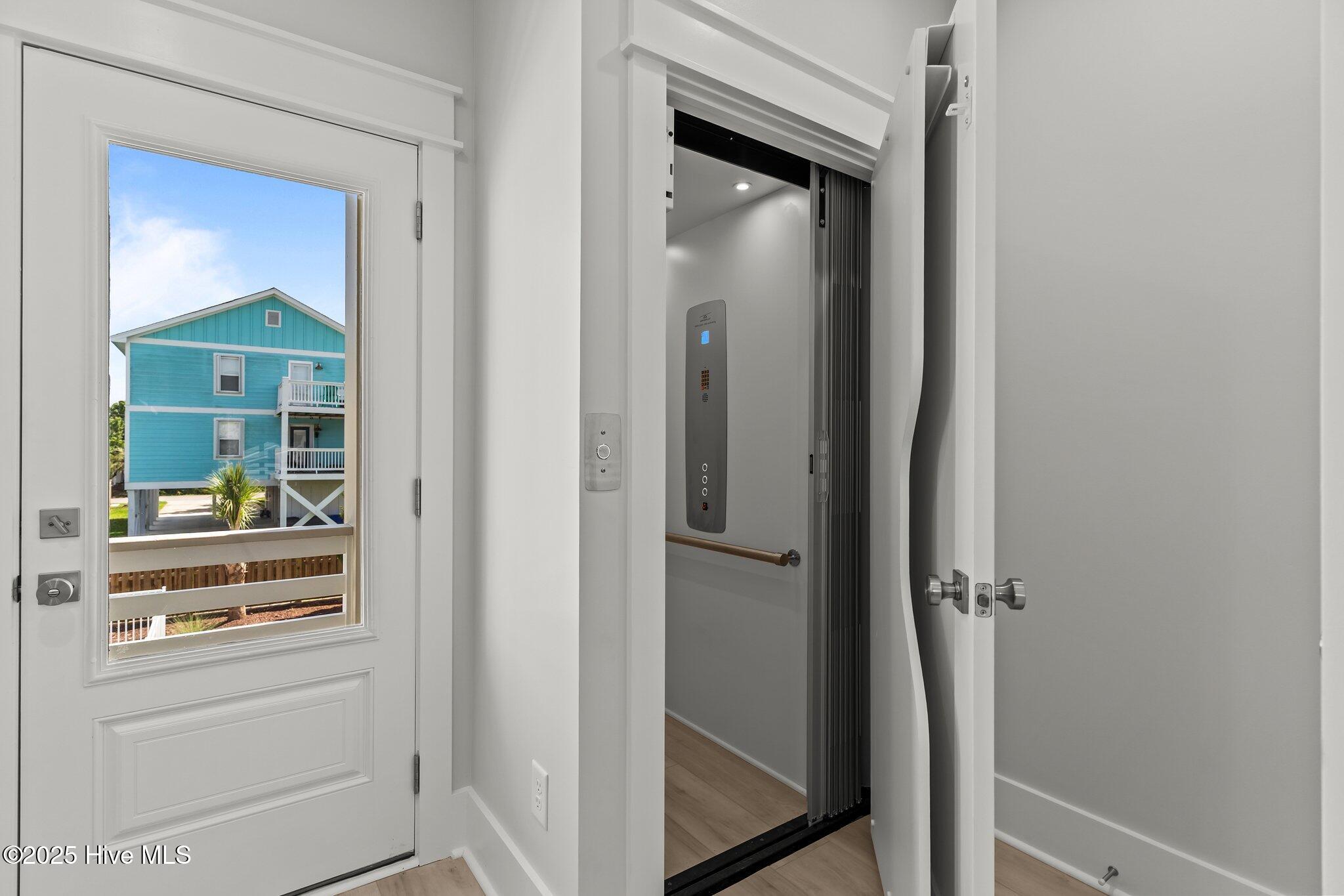 207 Spartanburg Avenue, 1