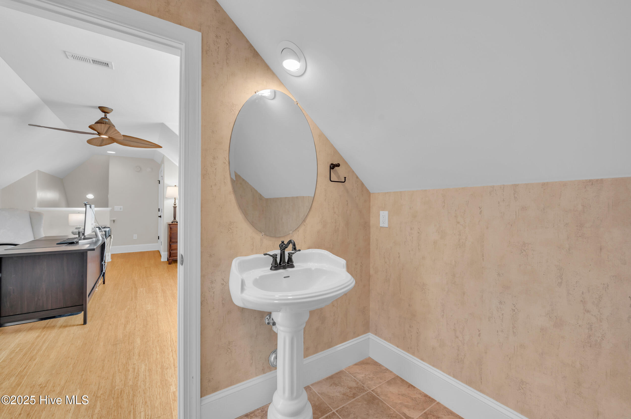 1414 Serrulata Drive SE