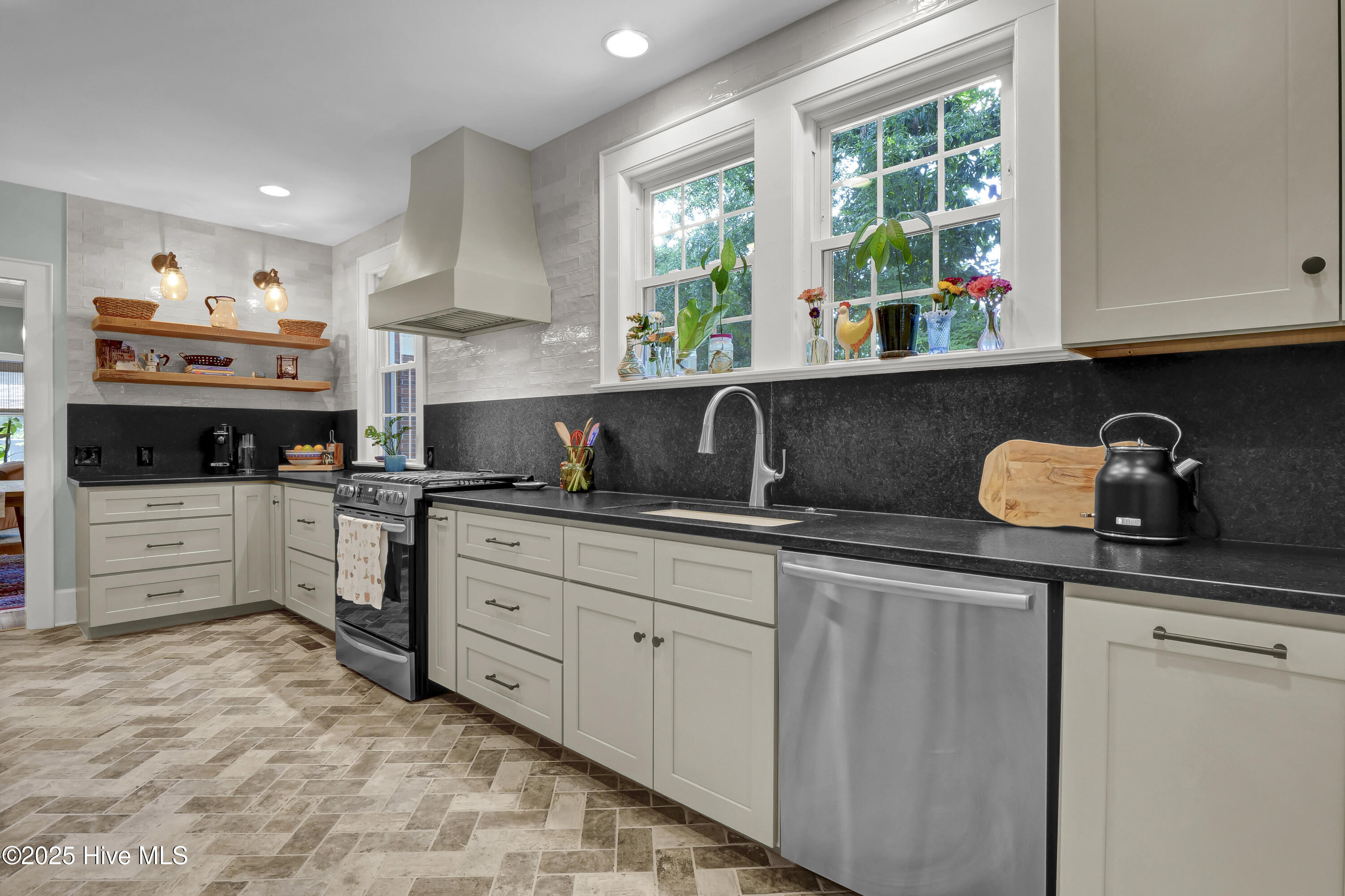 15 Forest Hills Drive