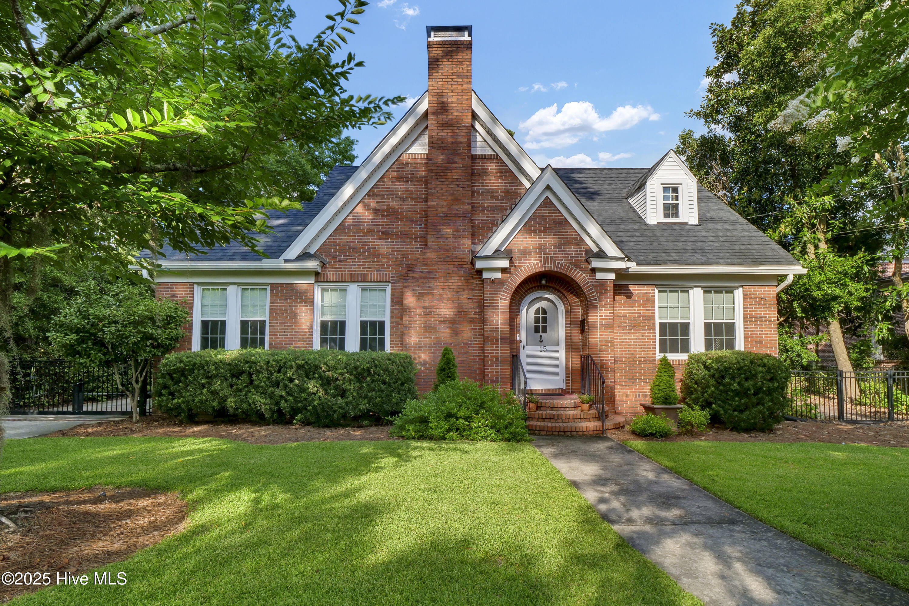 15 Forest Hills Drive