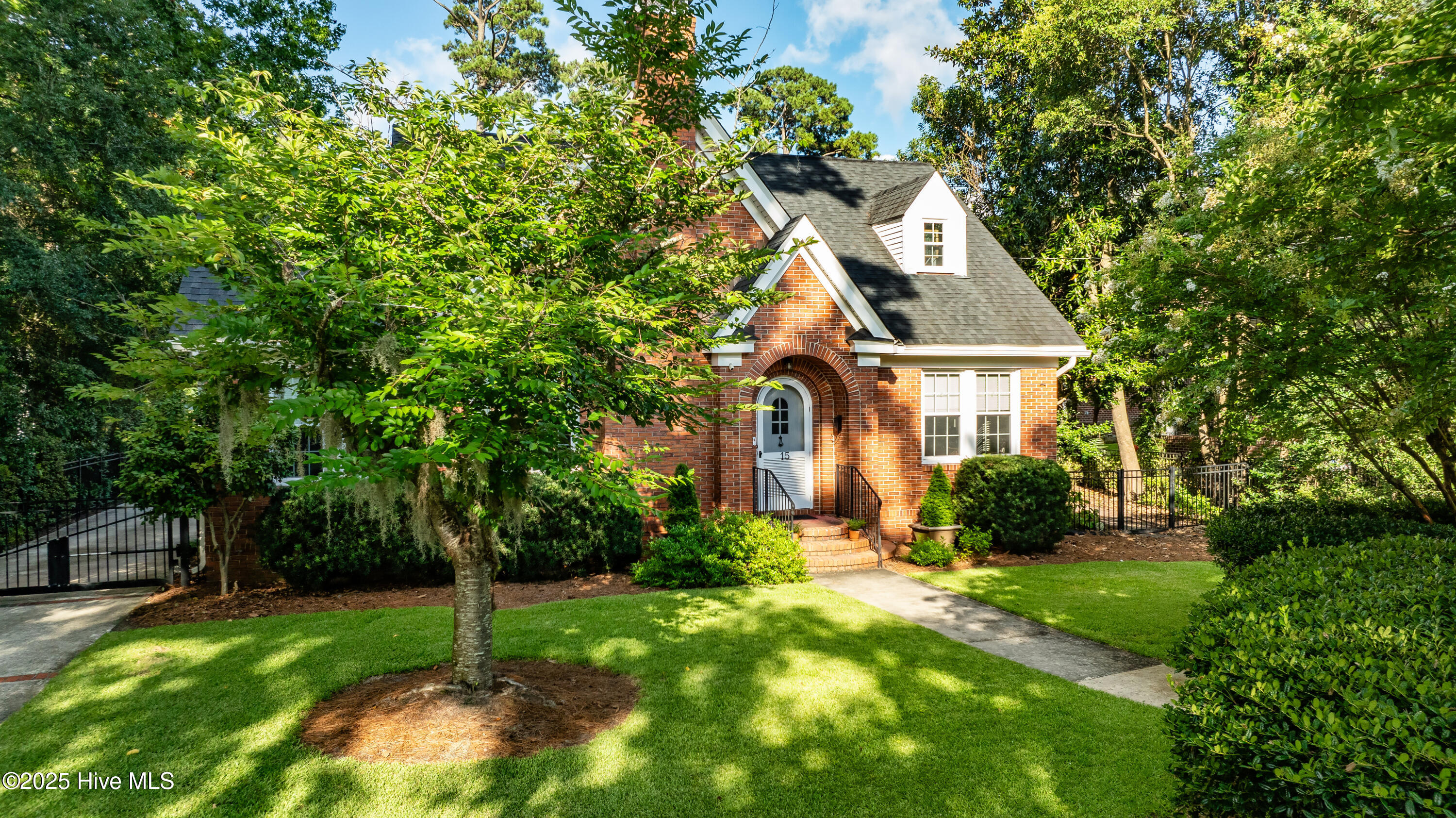 15 Forest Hills Drive