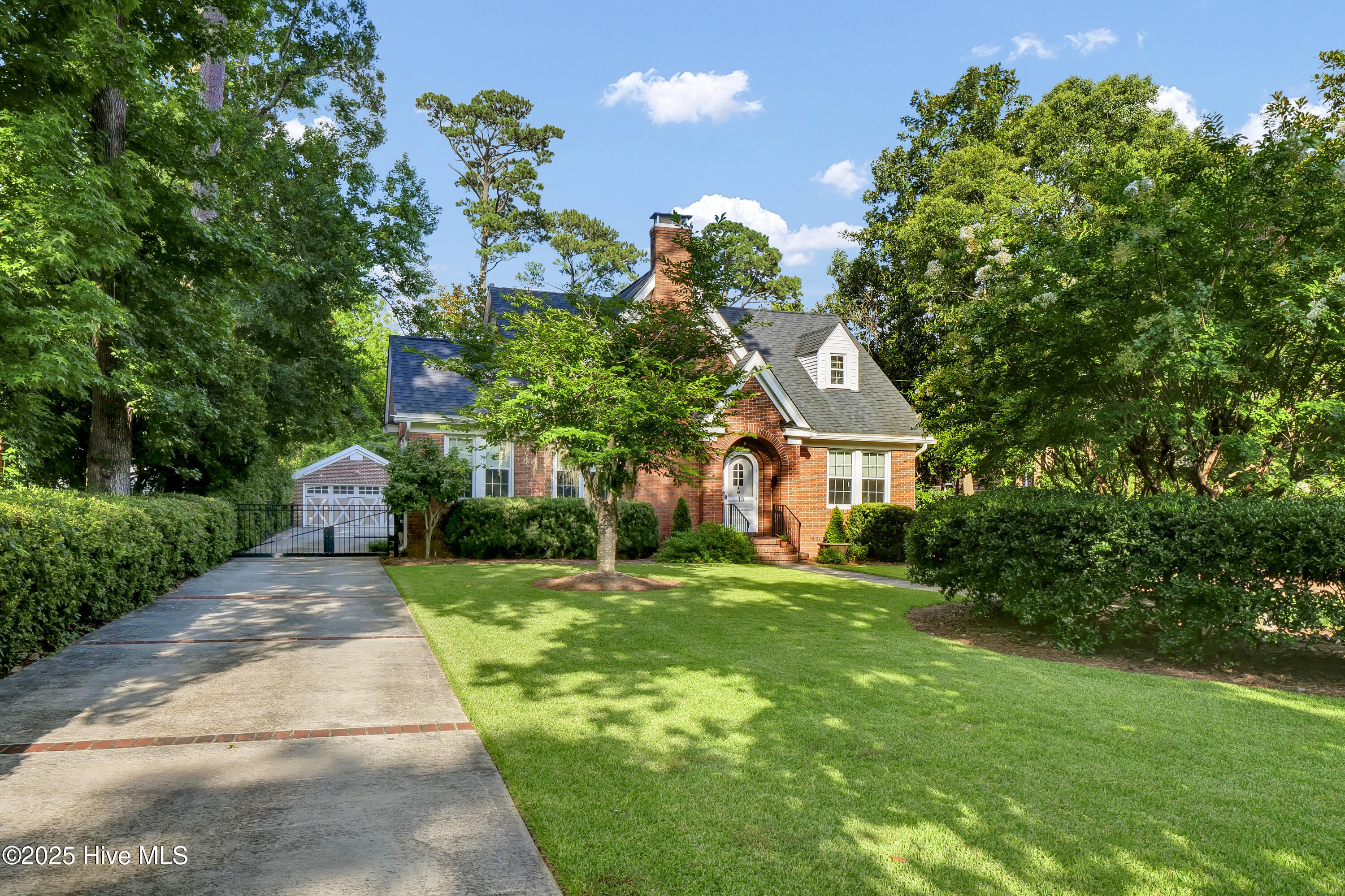 15 Forest Hills Drive