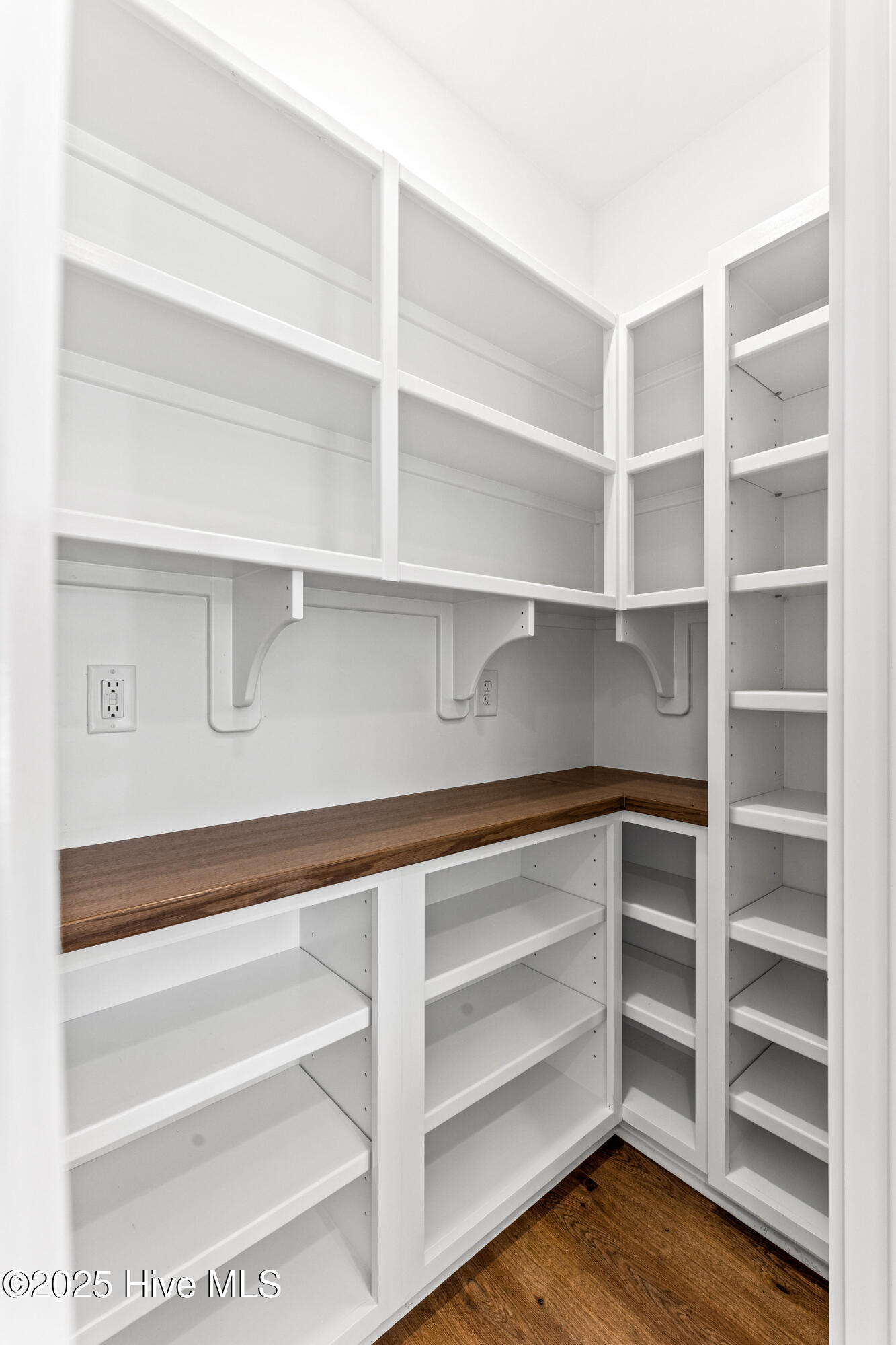 404 E Blackbeard Road