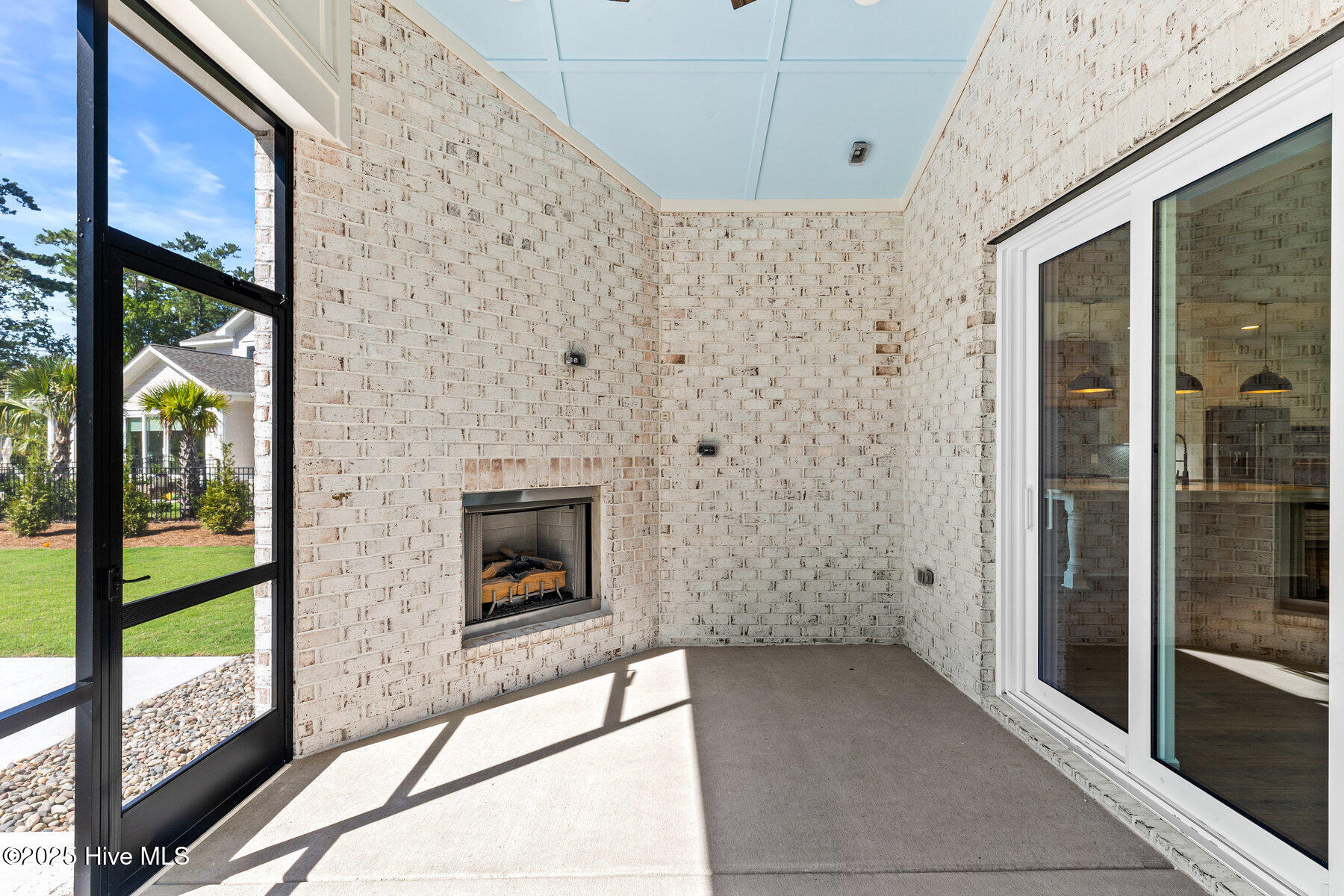 404 E Blackbeard Road