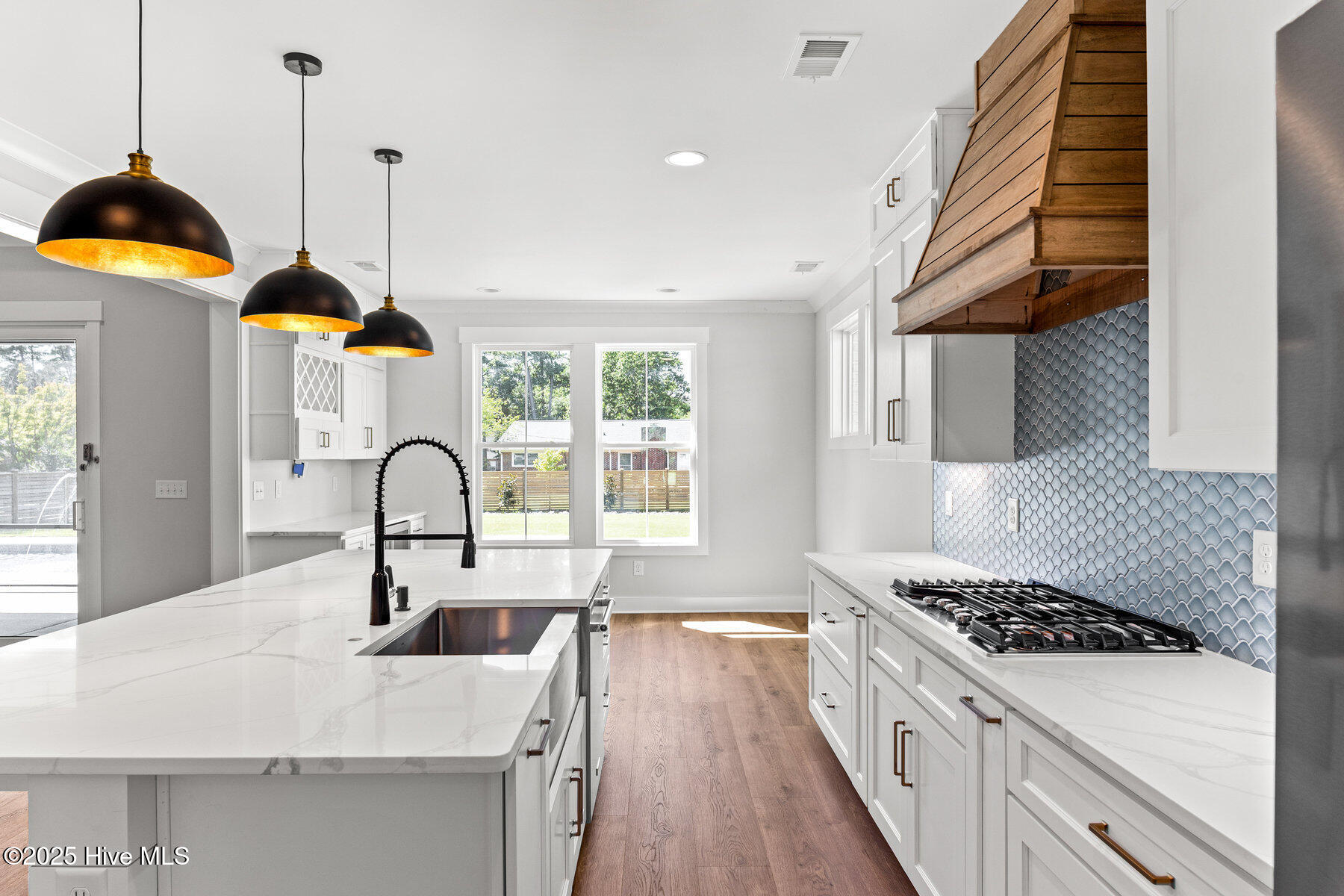 404 E Blackbeard Road