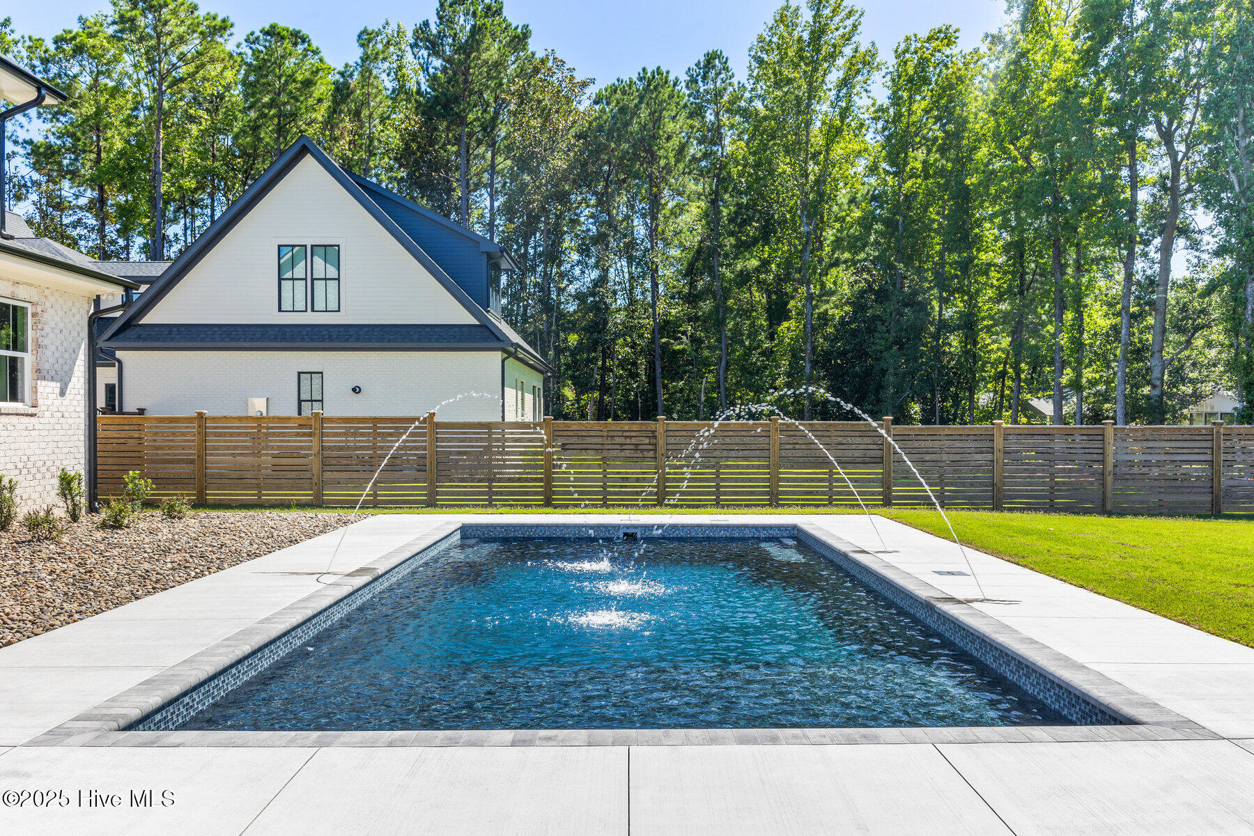 404 E Blackbeard Road