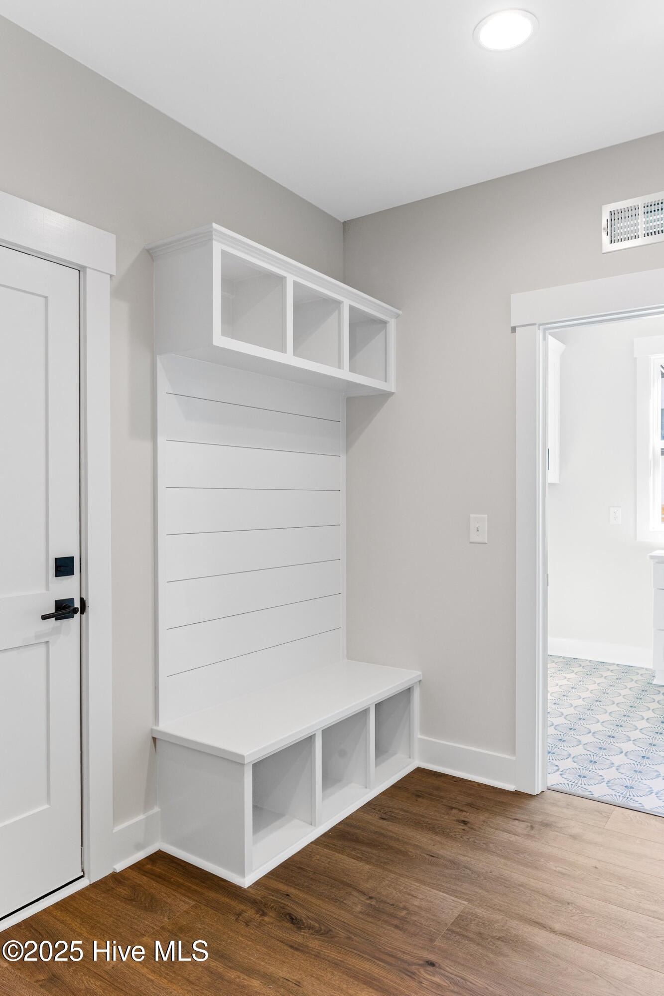 404 E Blackbeard Road