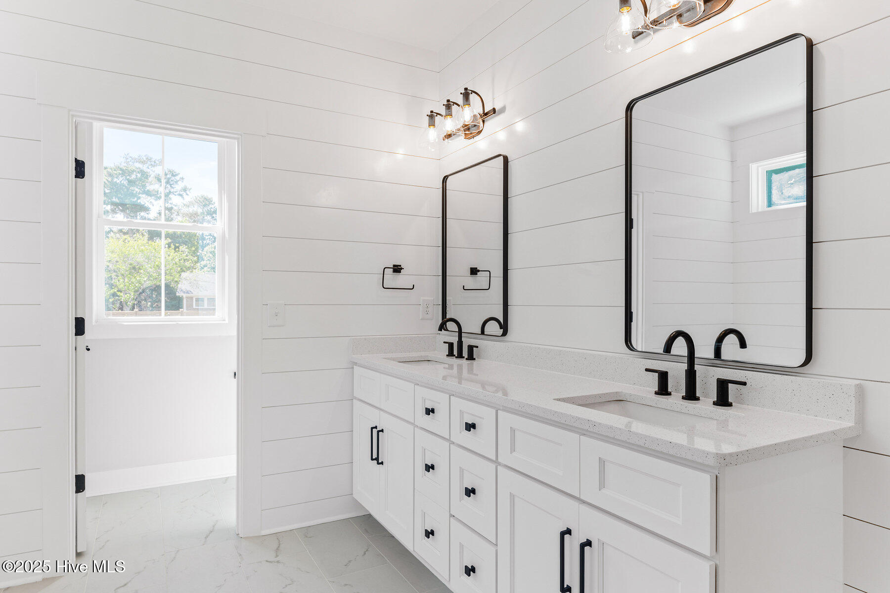 404 E Blackbeard Road