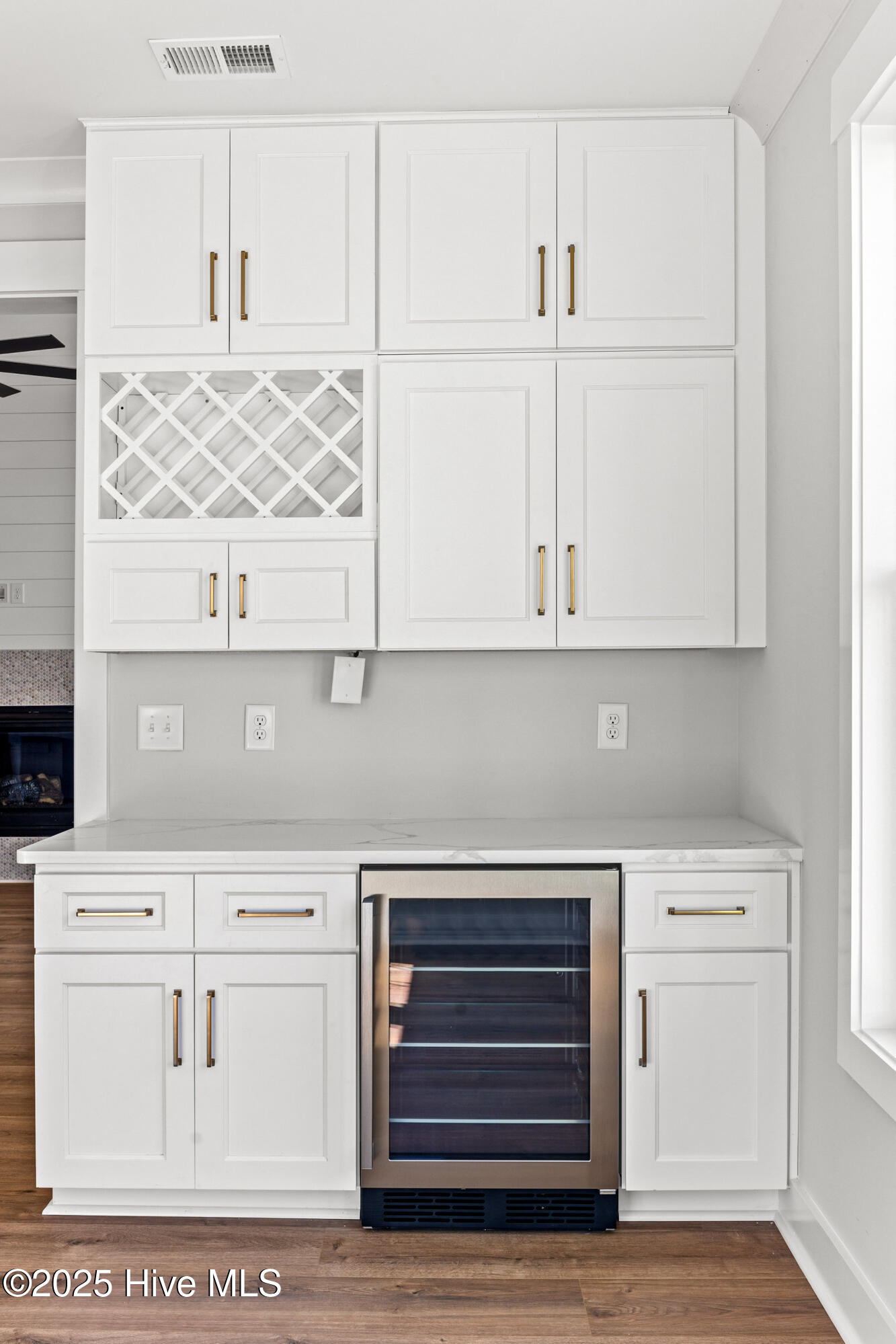 404 E Blackbeard Road