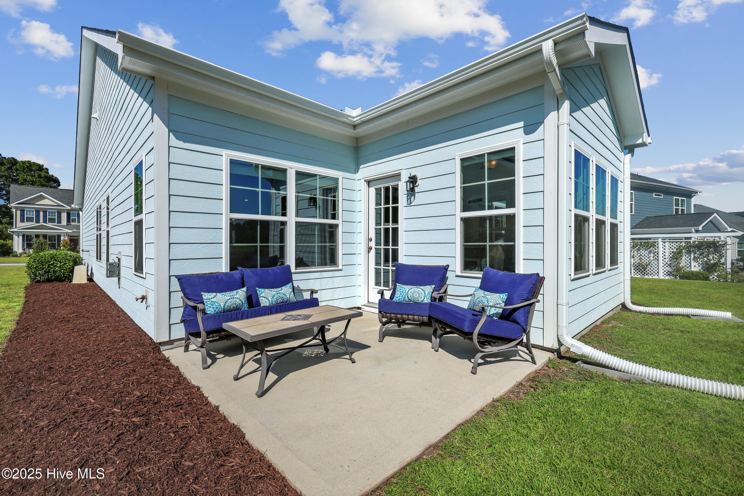 433 Island End Court