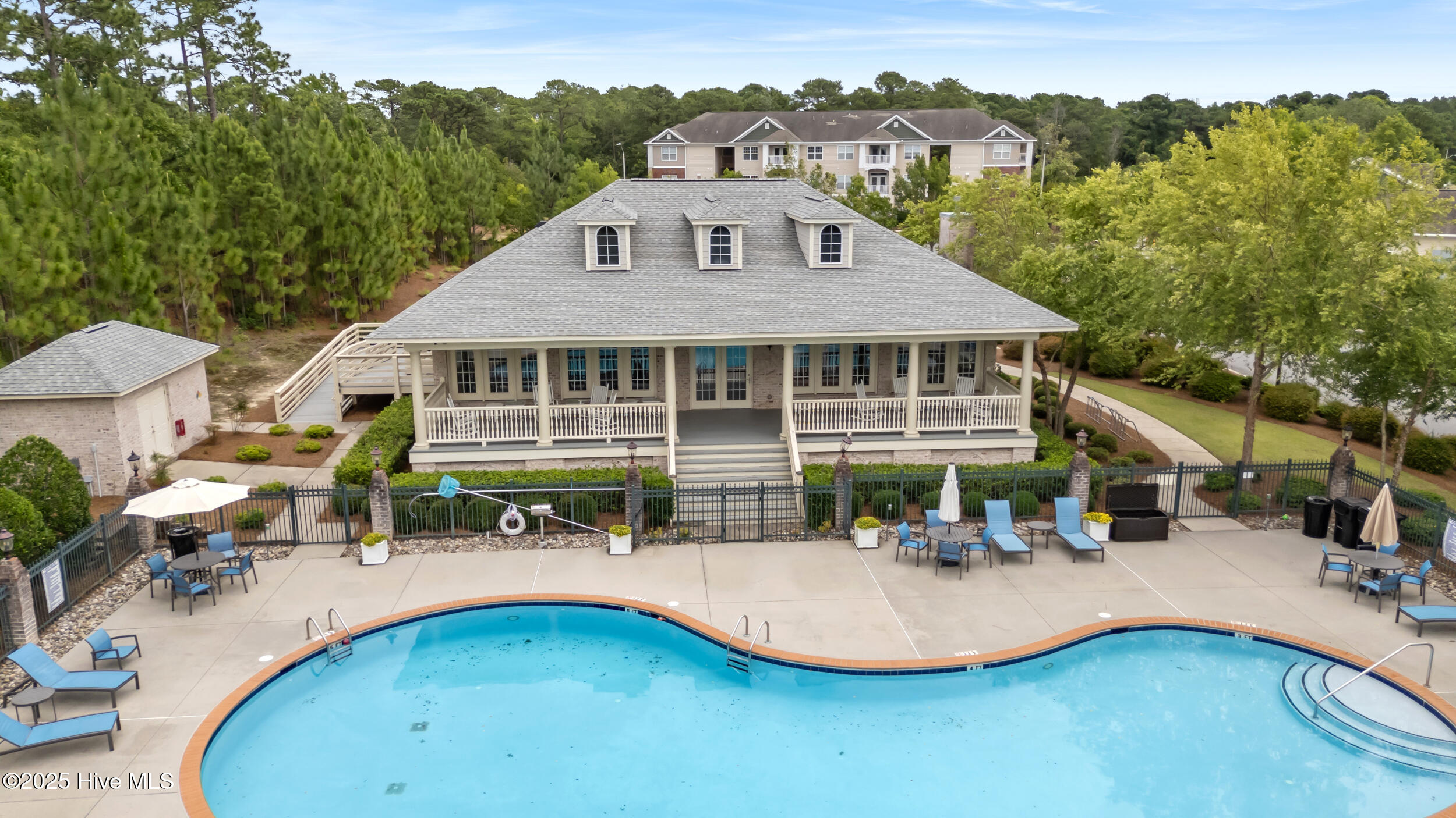 433 Island End Court