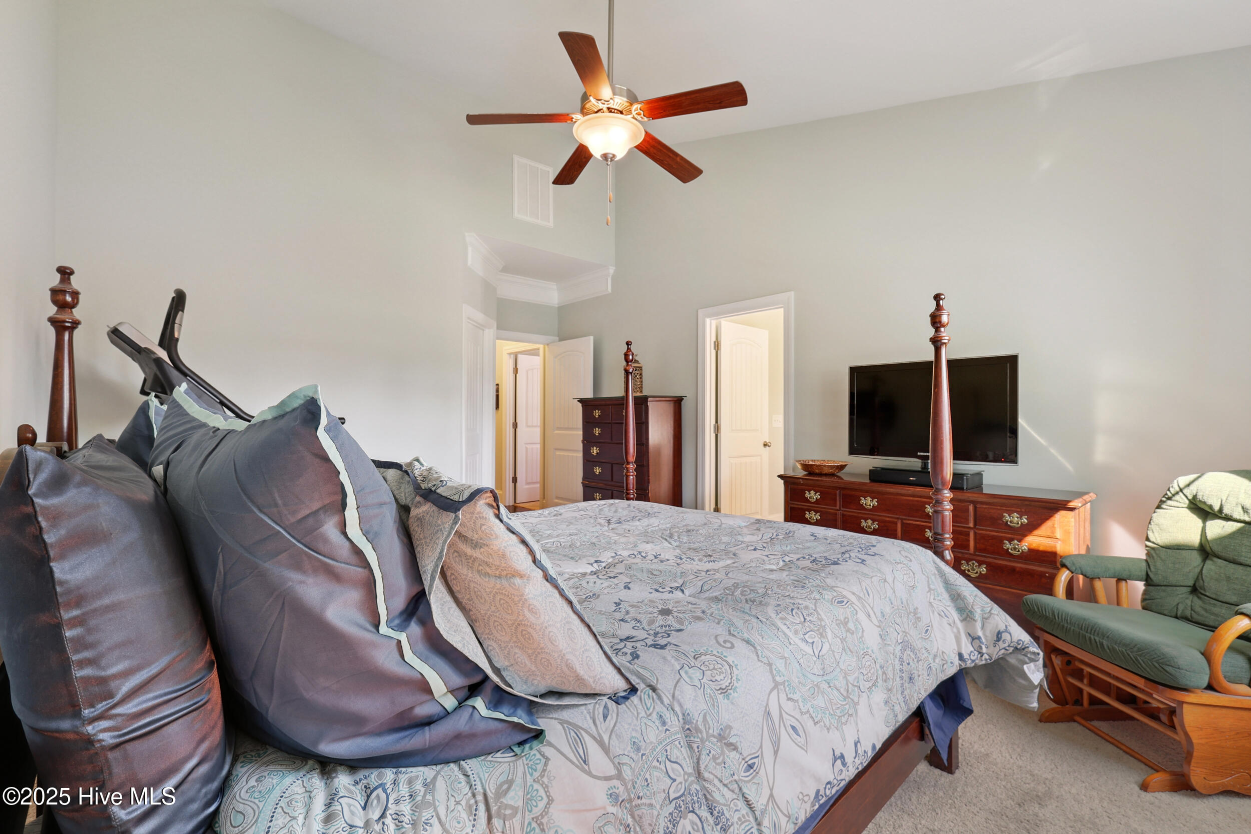 433 Island End Court