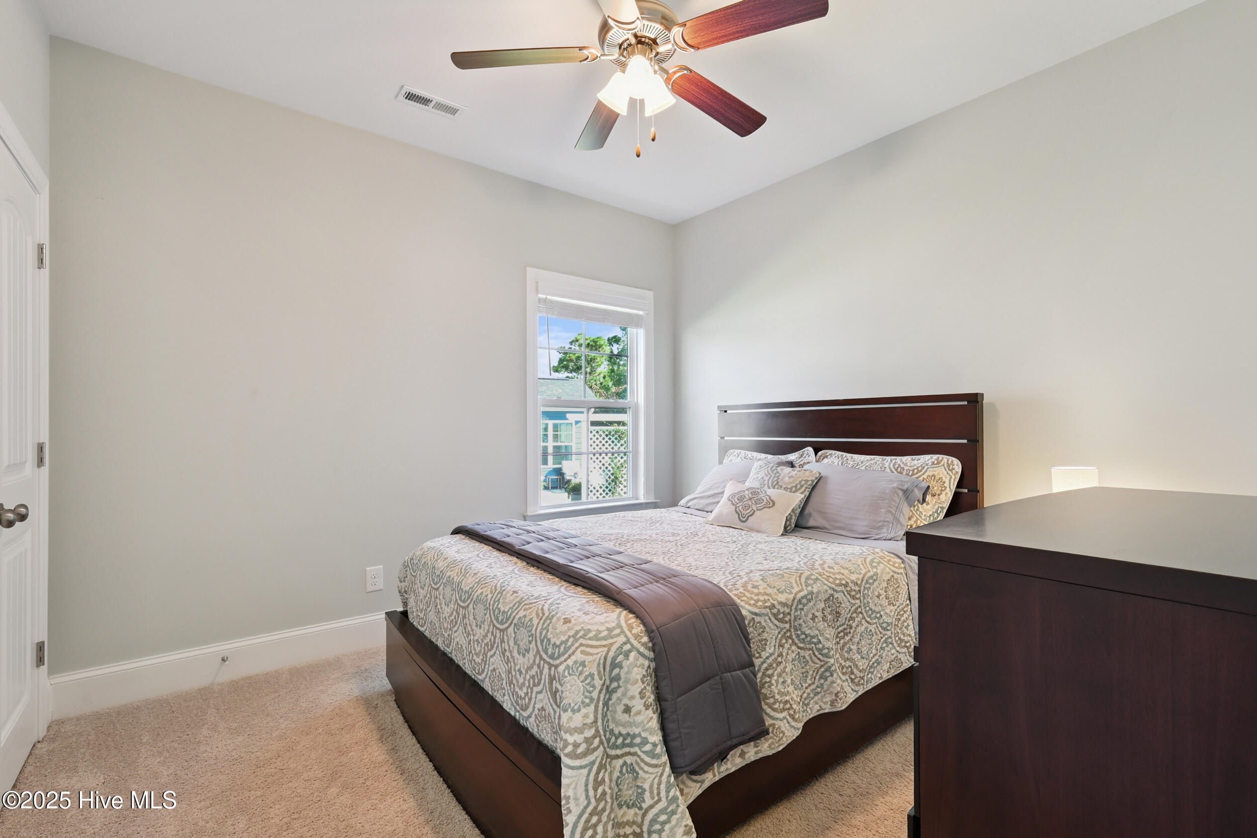 433 Island End Court