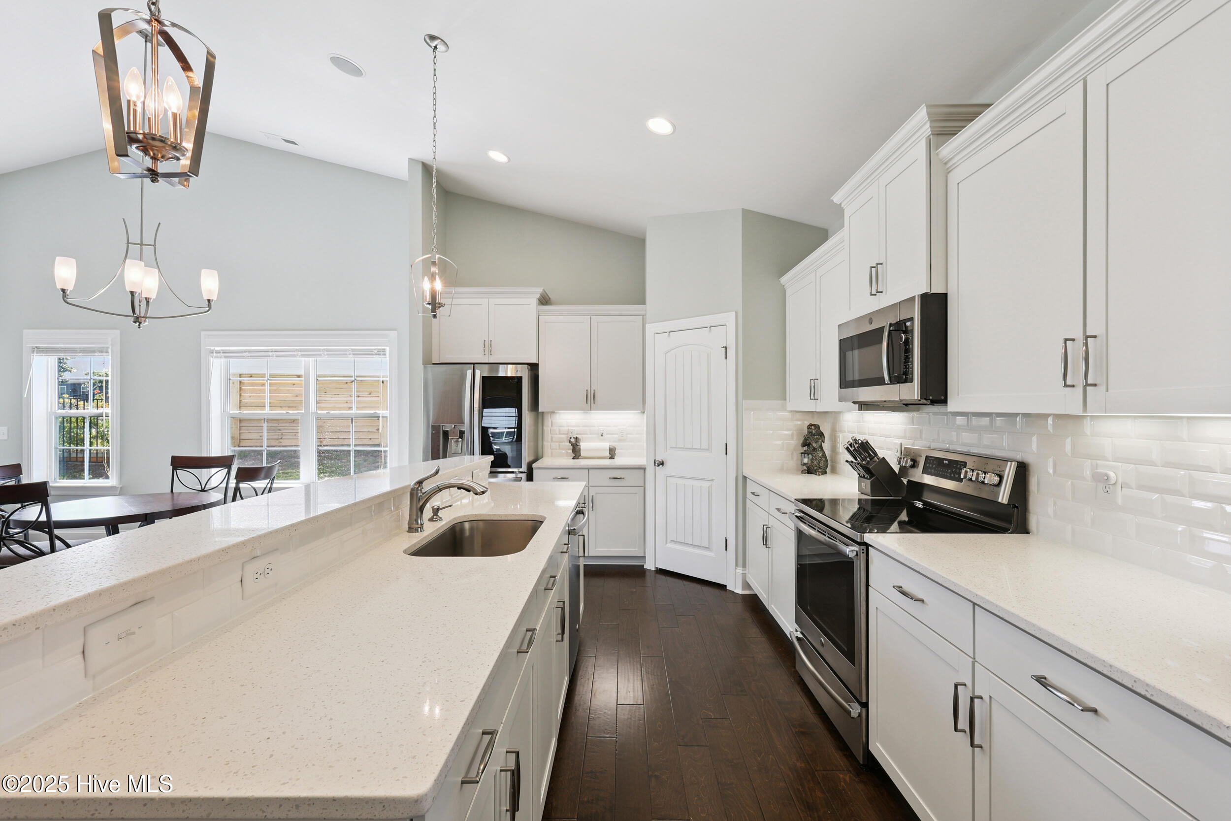 433 Island End Court